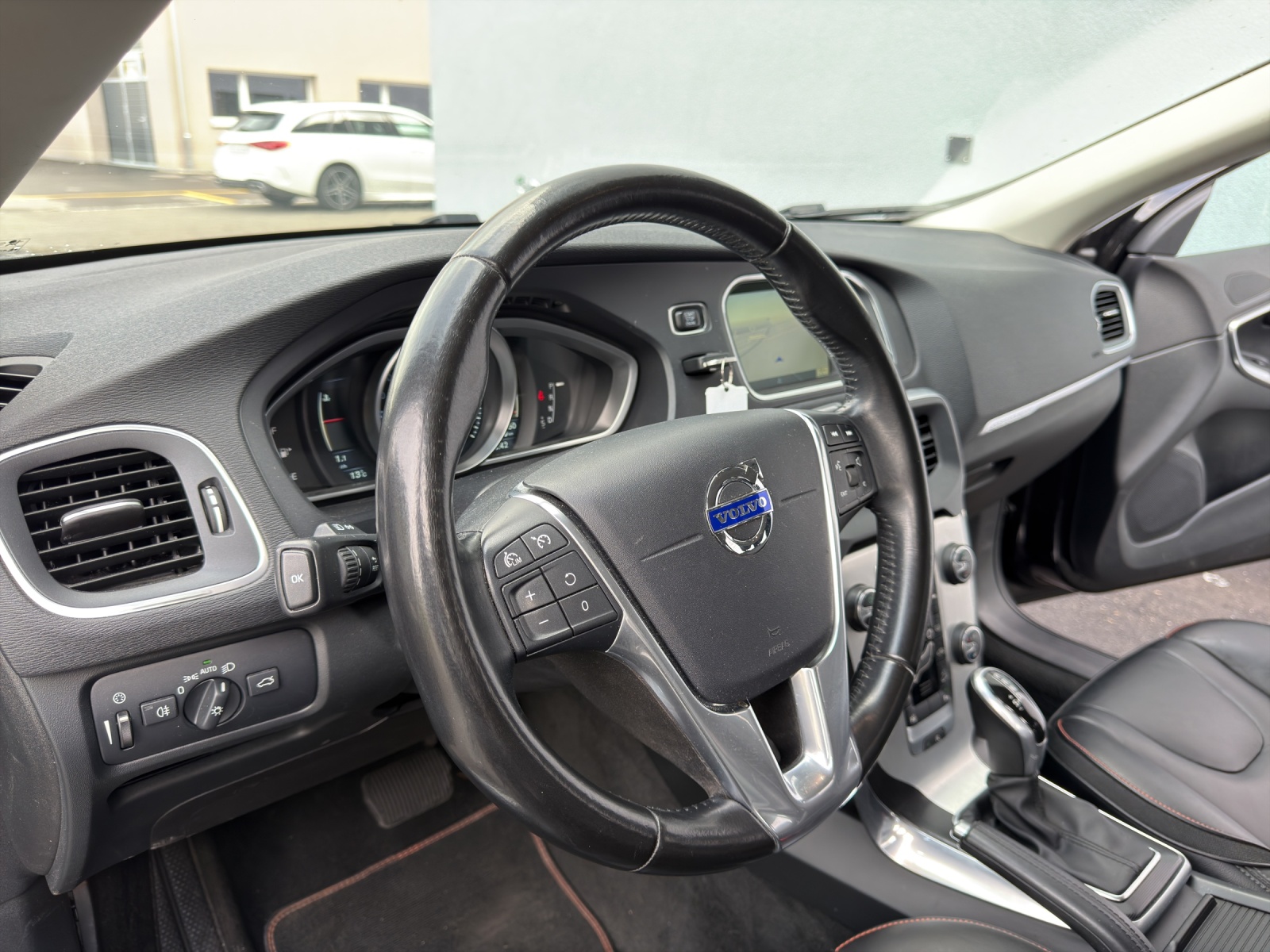 VOLVO V40 Cross Country T4 2.0 AWD Ocean Race Geartronic-image-22