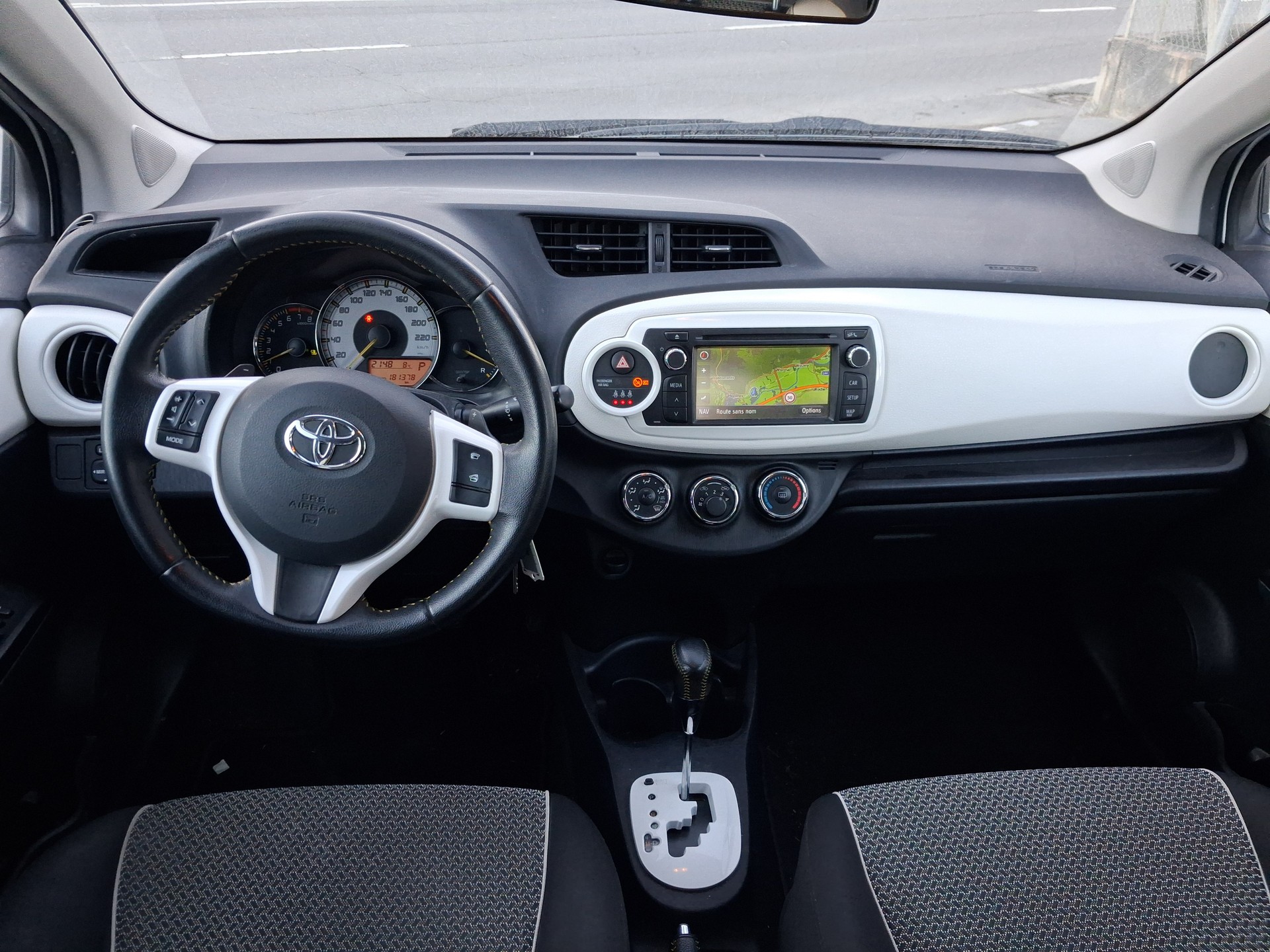 TOYOTA Yaris 1.33 Sol Premium Multidrive-image-5
