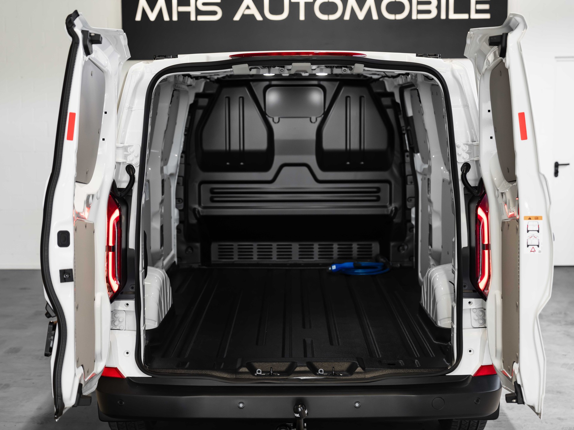 FORD Transit Custom Van 340 L2H1 65kWh Trend 3500KG ANHÄNGELAST-image-19