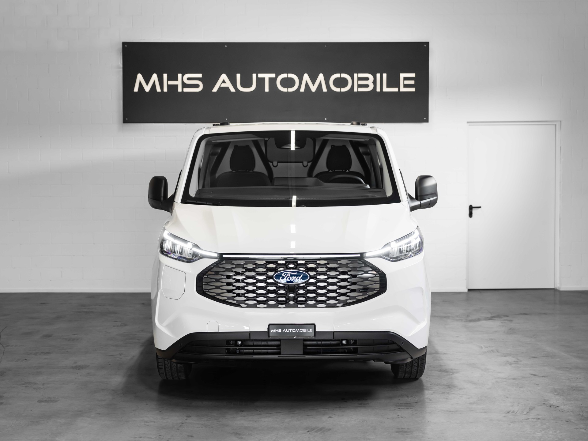 FORD Transit Custom Van 340 L2H1 65kWh Trend 3500KG ANHÄNGELAST-showroom-element-3