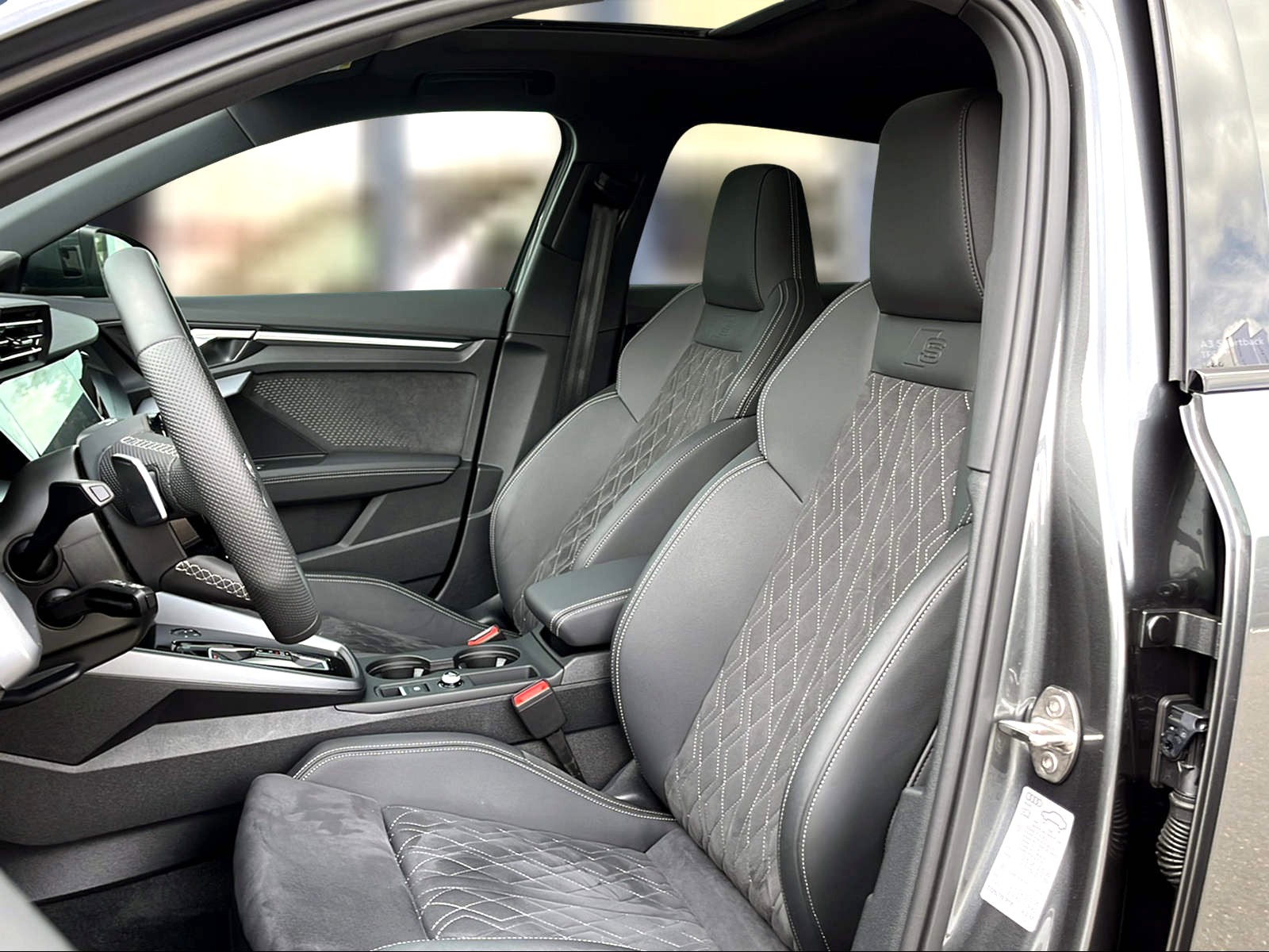 AUDI A3 Sportback 35 TFSI S line Attraction S-tronic Daytonagrau Perleffekt-image-7