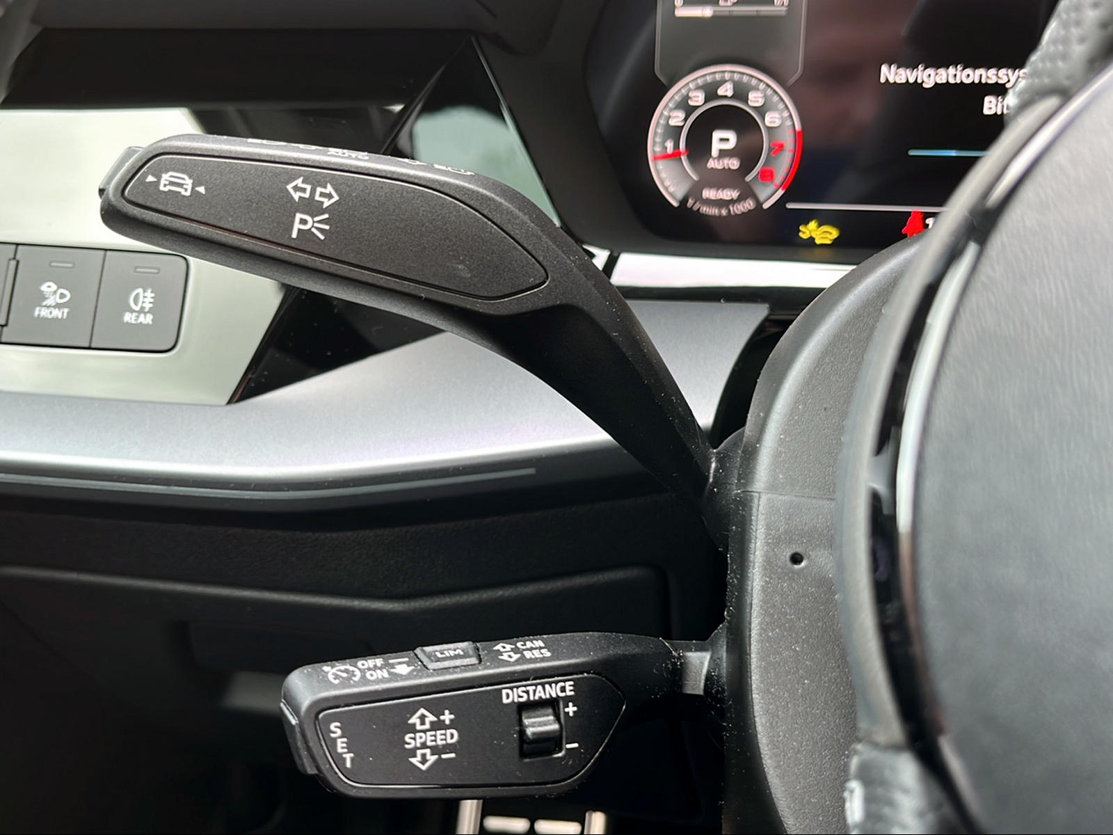 AUDI A3 Sportback 35 TFSI S line Attraction S-tronic Daytonagrau Perleffekt-image-15