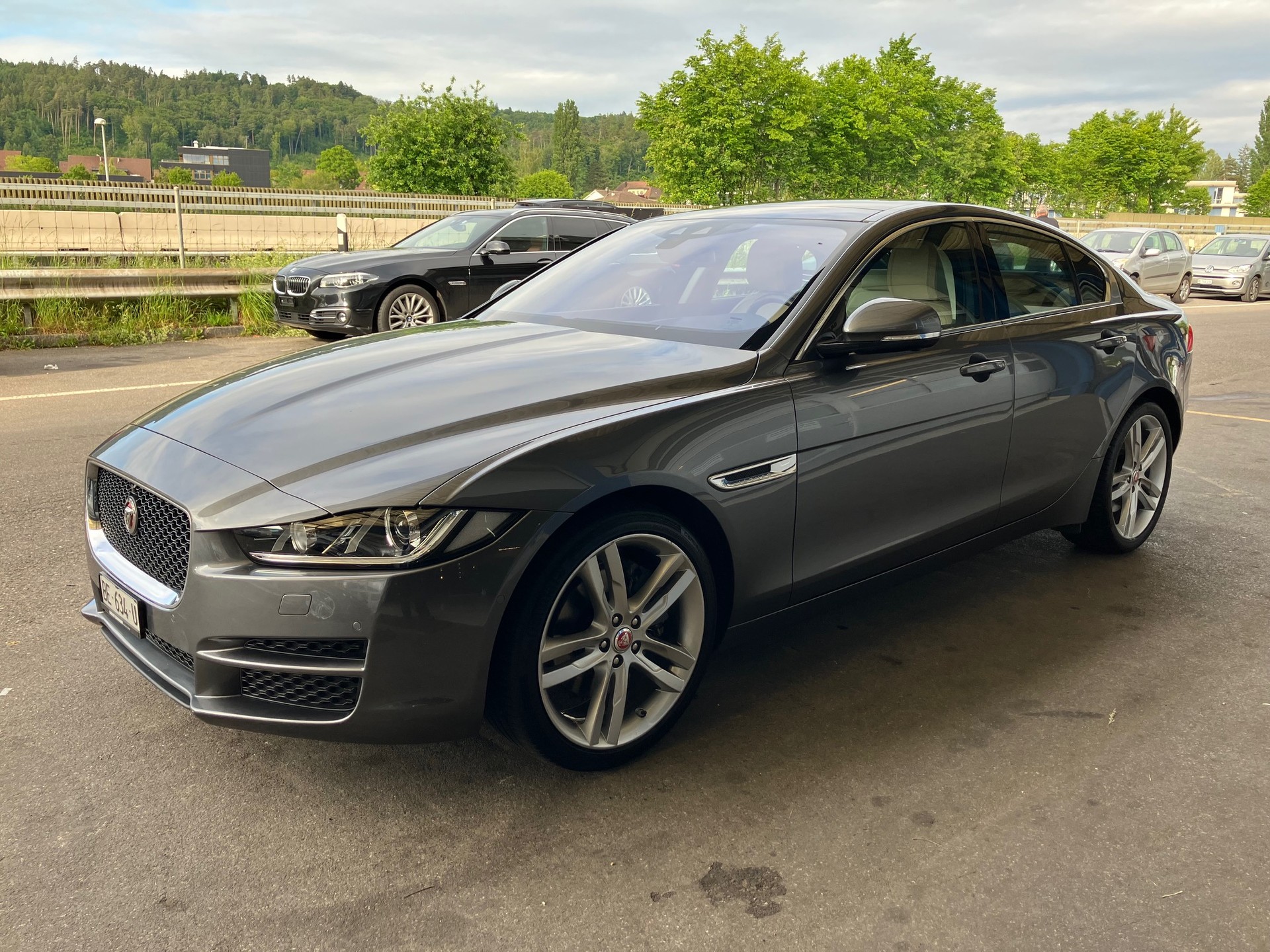 JAGUAR XE 20t 2.0 Prestige Automatic-image-6