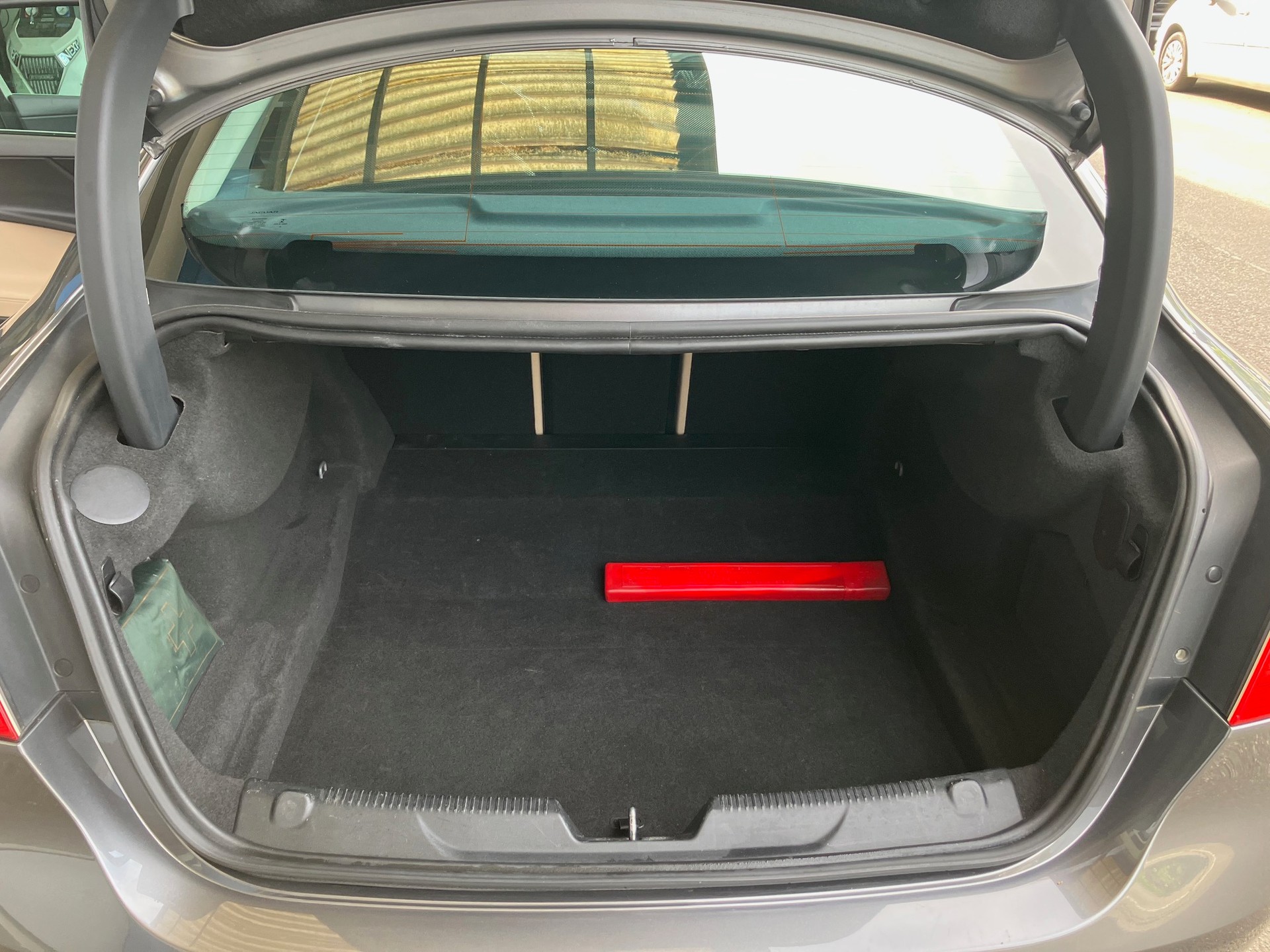 JAGUAR XE 20t 2.0 Prestige Automatic-image-12