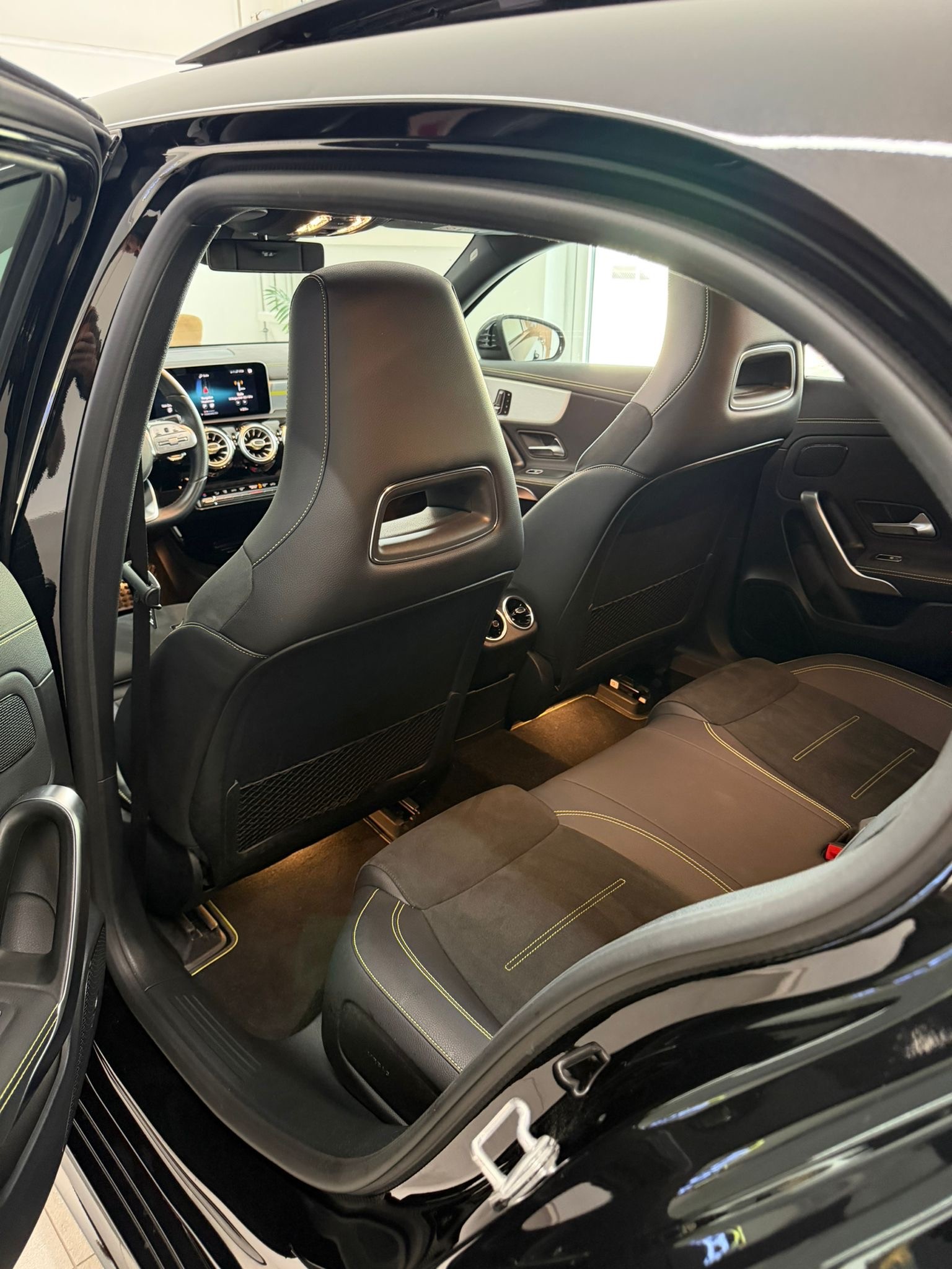 MERCEDES-BENZ A 250 AMG Line 7G-DCT *Edition 1 *Voll Austattung*Panoramadach* *Ch Fahrzeug*-image-12
