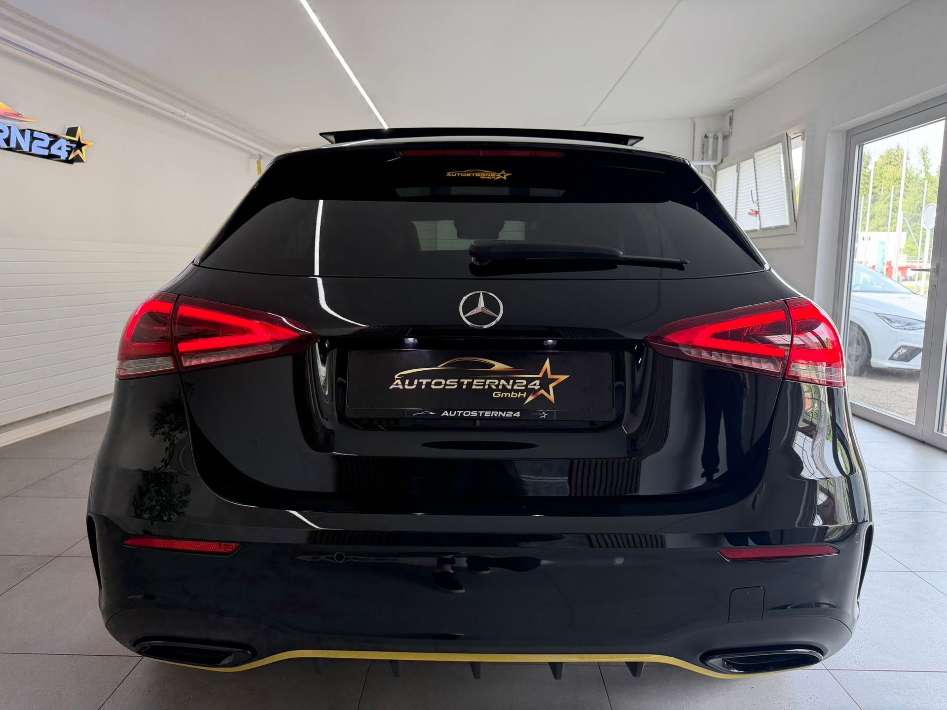 MERCEDES-BENZ A 250 AMG Line 7G-DCT *Edition 1 *Voll Austattung*Panoramadach* *Ch Fahrzeug*-showroom-element-3