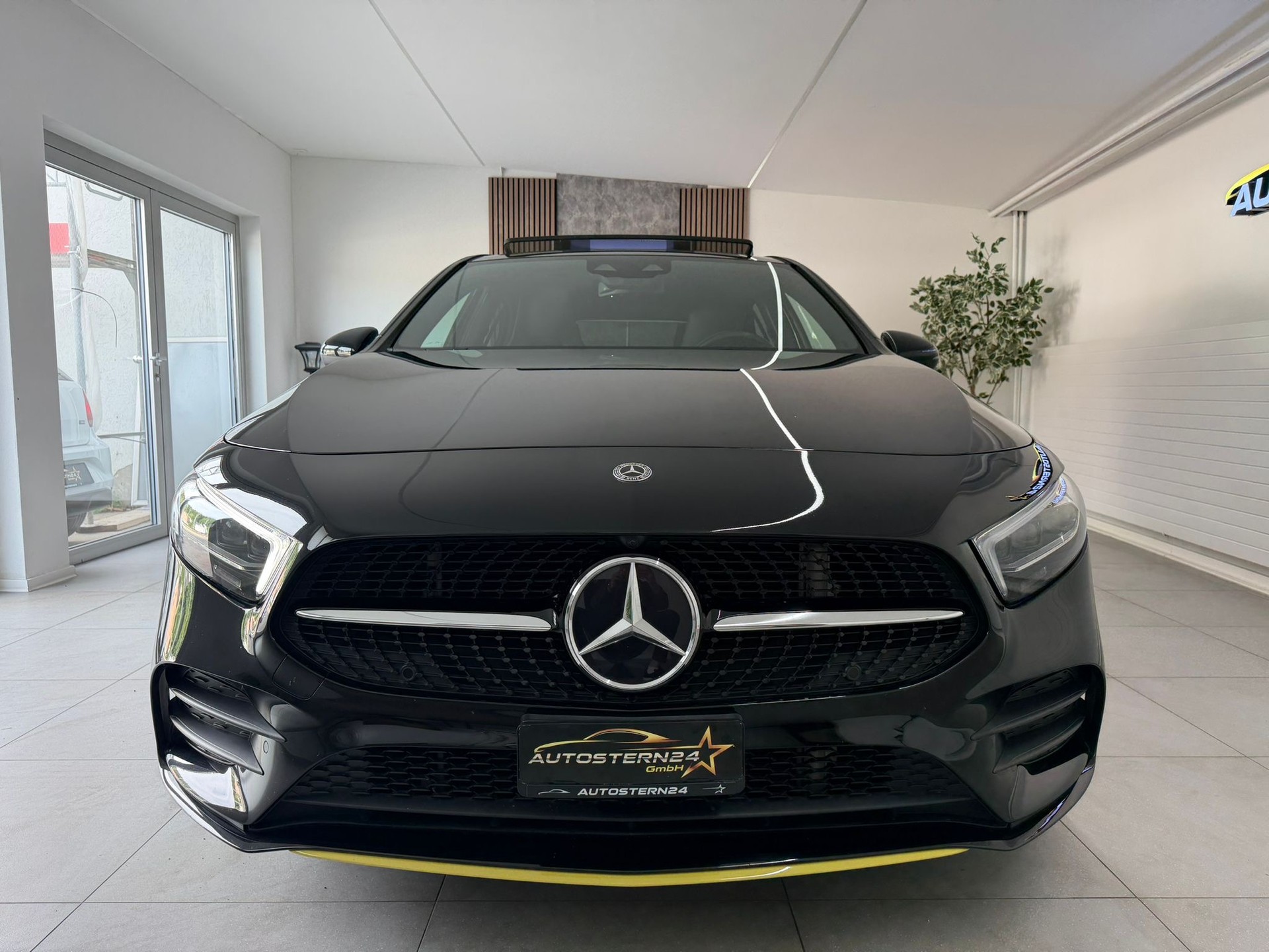 MERCEDES-BENZ A 250 AMG Line 7G-DCT *Edition 1 *Voll Austattung*Panoramadach* *Ch Fahrzeug*-showroom-element-2