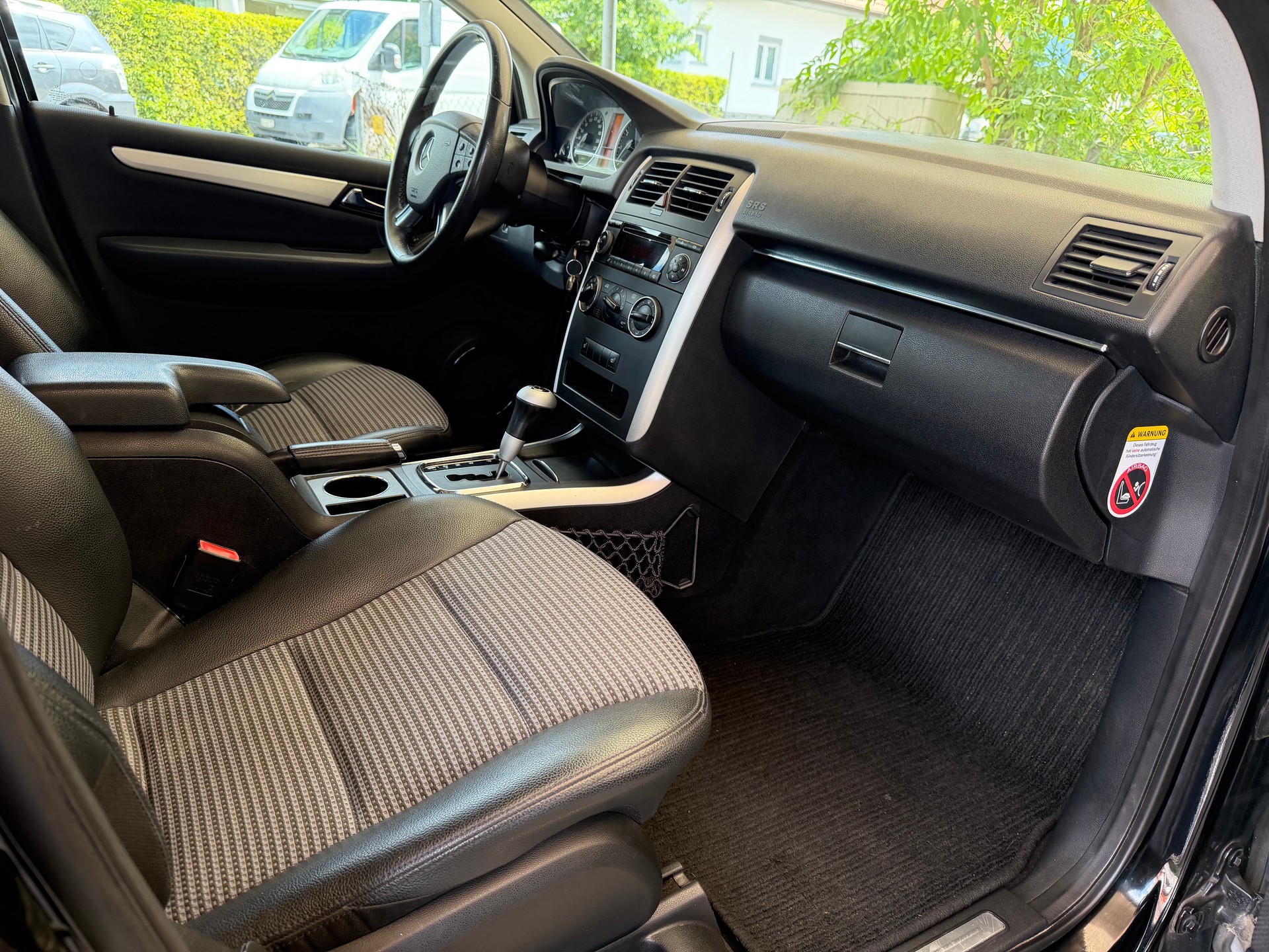 MERCEDES-BENZ B 200-image-9