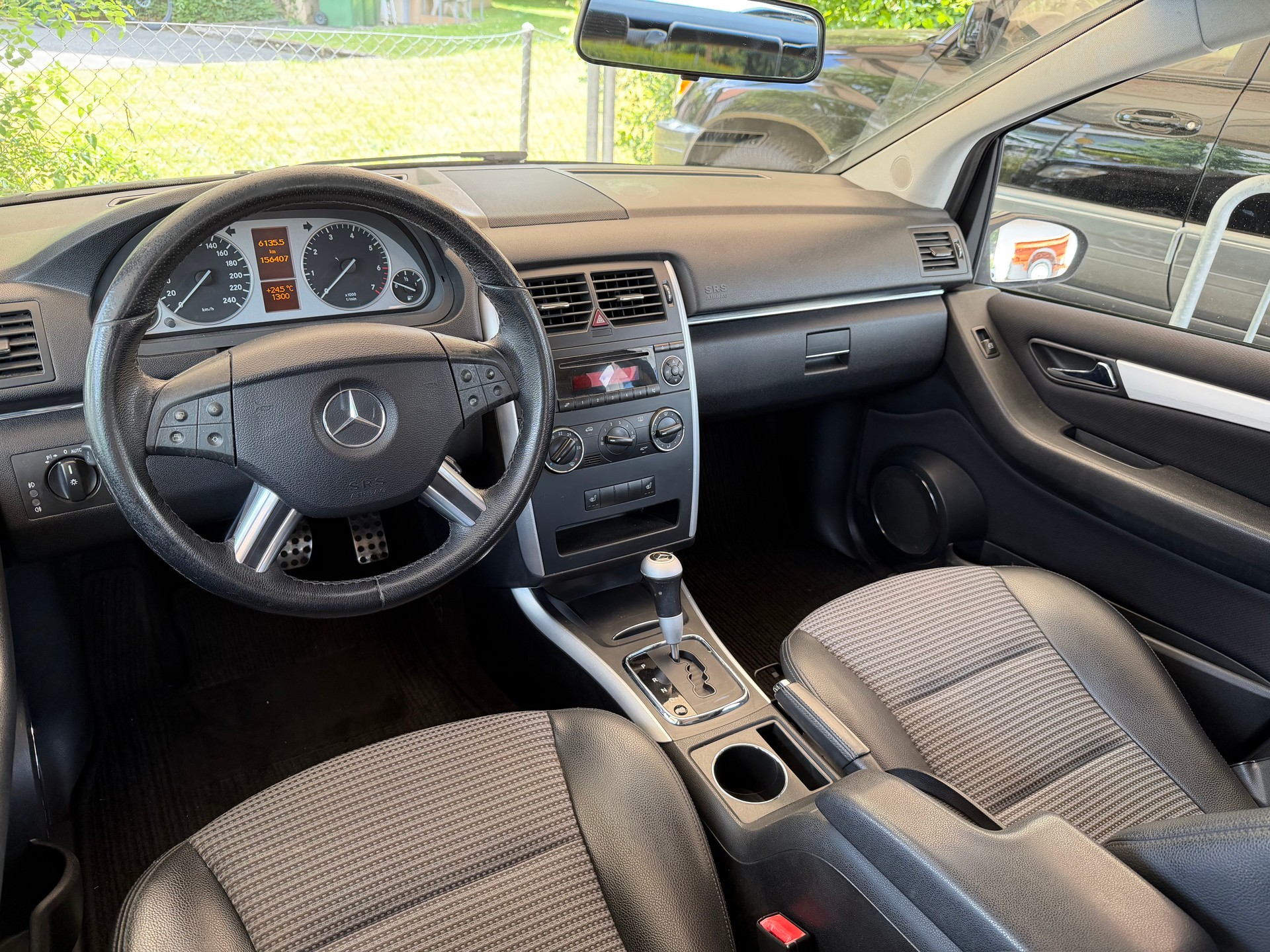 MERCEDES-BENZ B 200-image-13