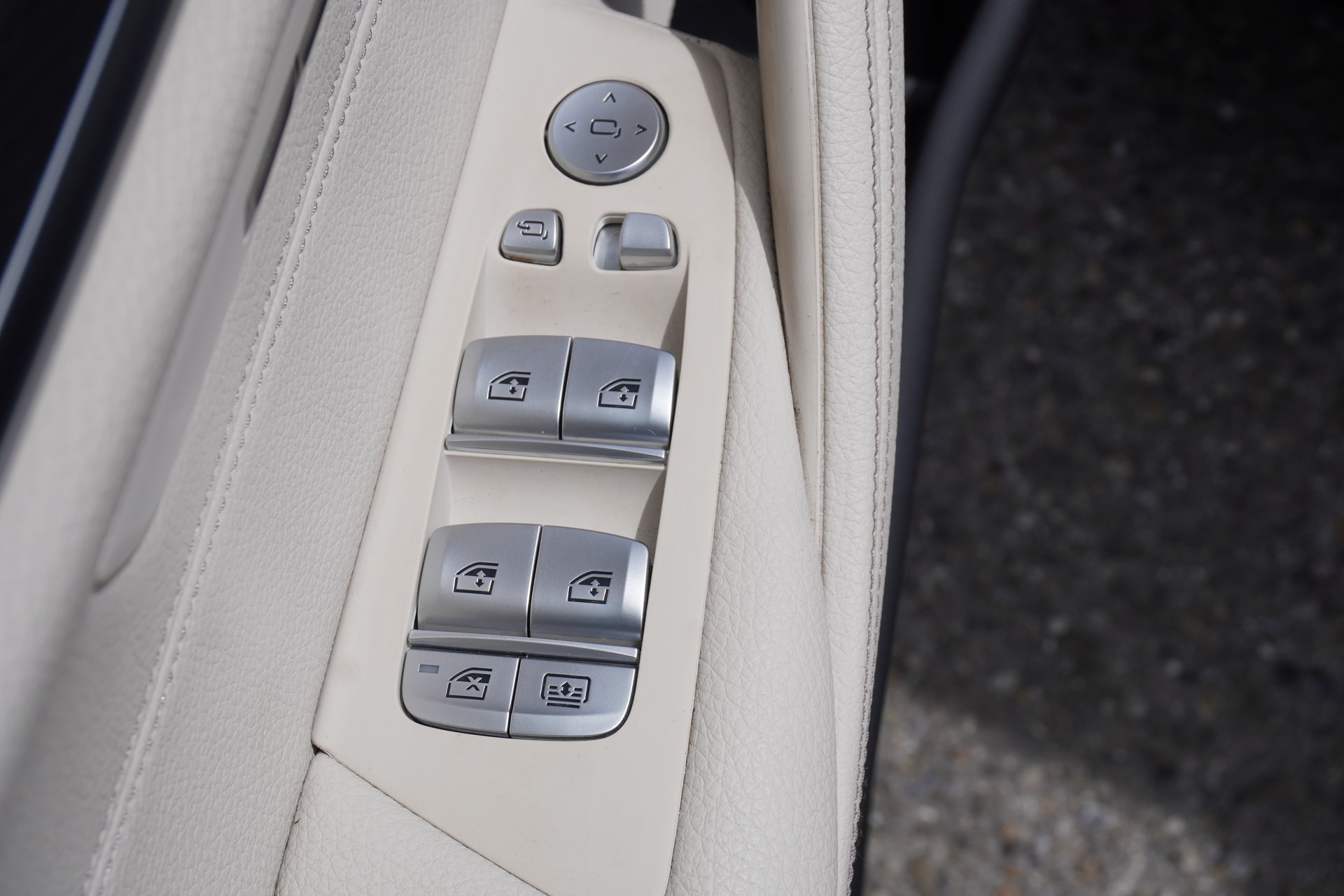 BMW 530i xDrive 48V M Sport Steptronic-image-37