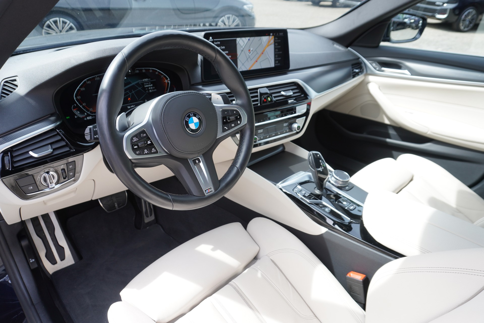 BMW 530i xDrive 48V M Sport Steptronic-image-13