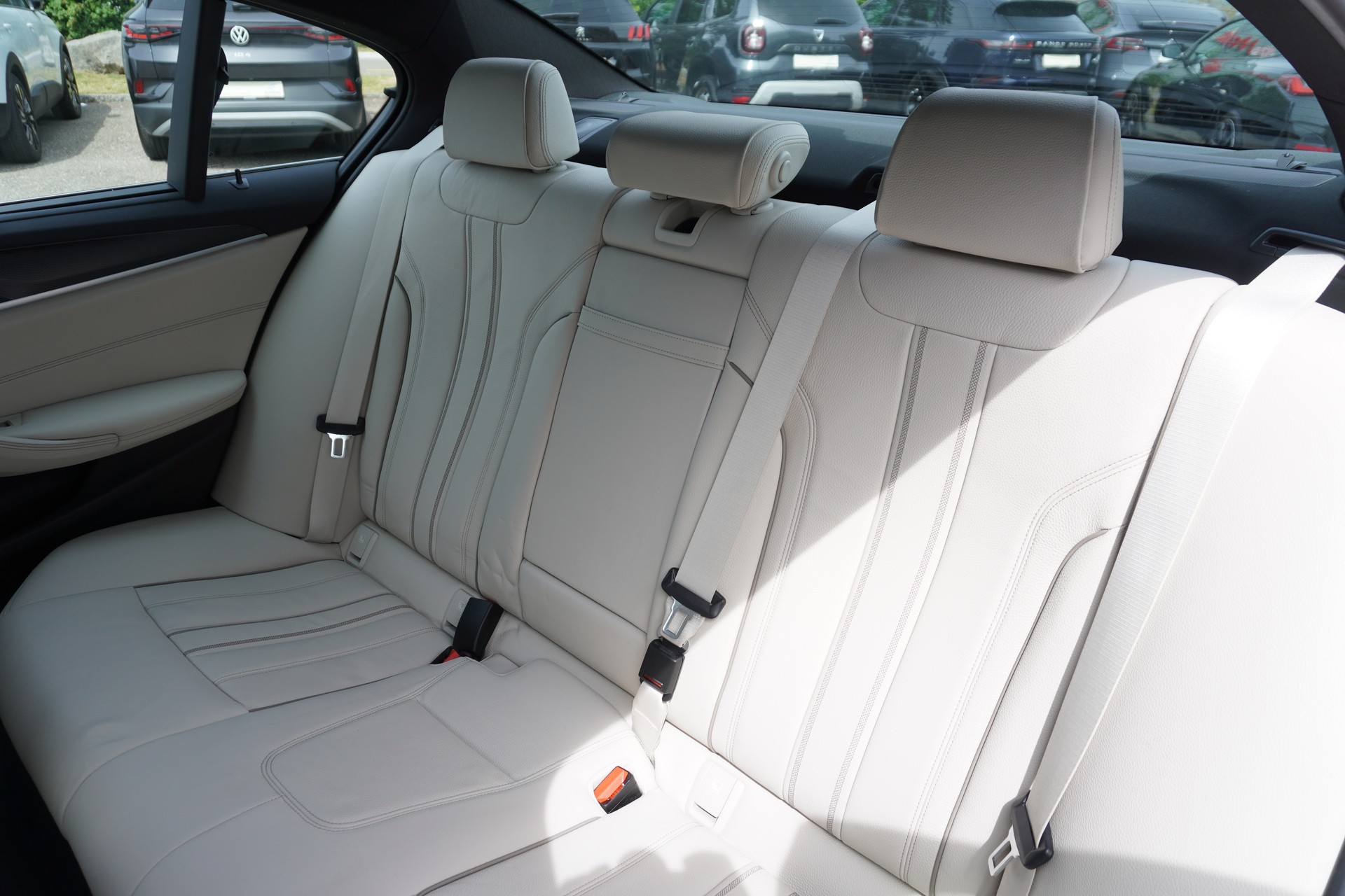 BMW 530i xDrive 48V M Sport Steptronic-image-15