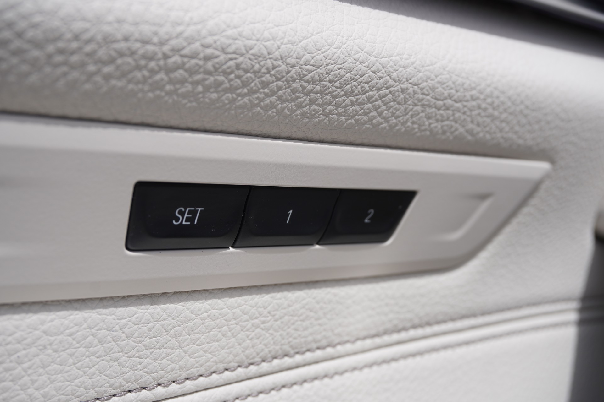 BMW 530i xDrive 48V M Sport Steptronic-image-38