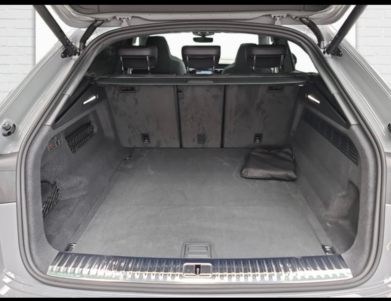 AUDI 4.0 V8 TFSI quattro T-Tronic-image-5
