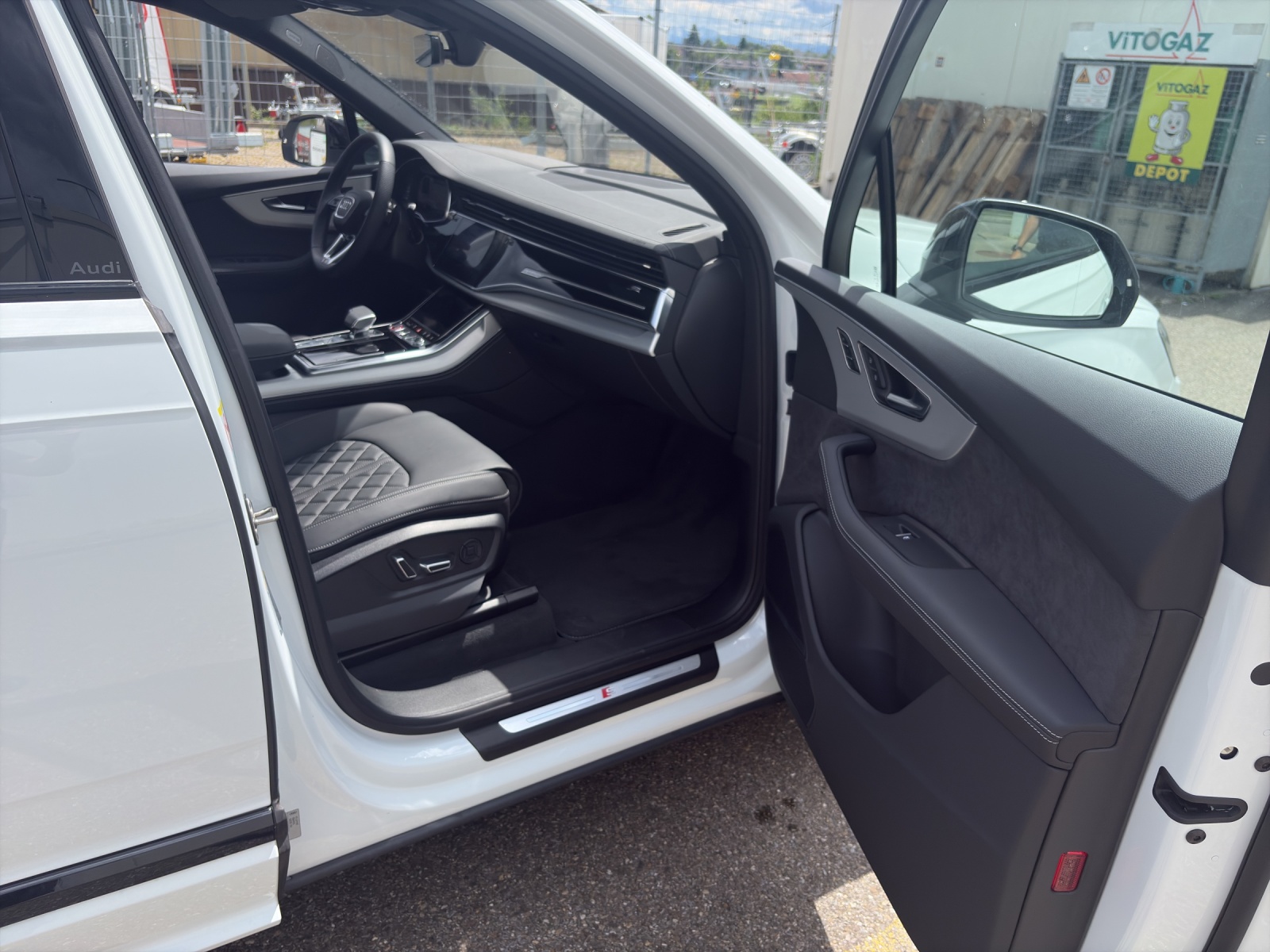 AUDI SQ7 SUV 4.0 V8 TFSI quattro T-Tronic-image-5