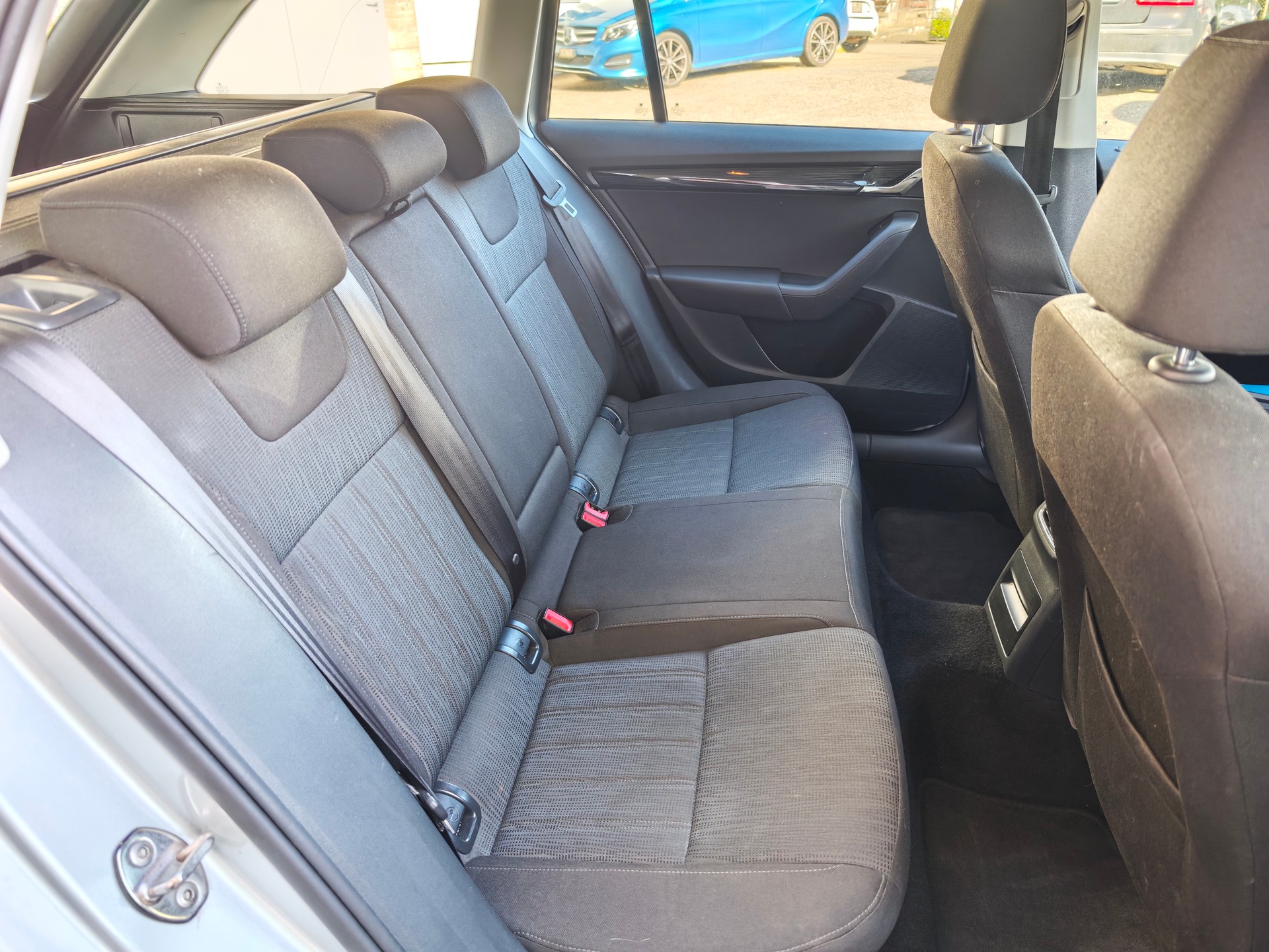 SKODA Octavia Combi 2.0 TDI Style DSG-image-4