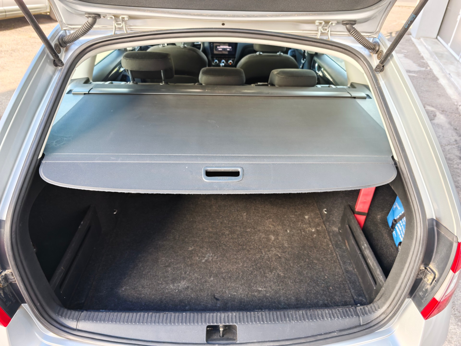 SKODA Octavia Combi 2.0 TDI Style DSG-showroom-element-3