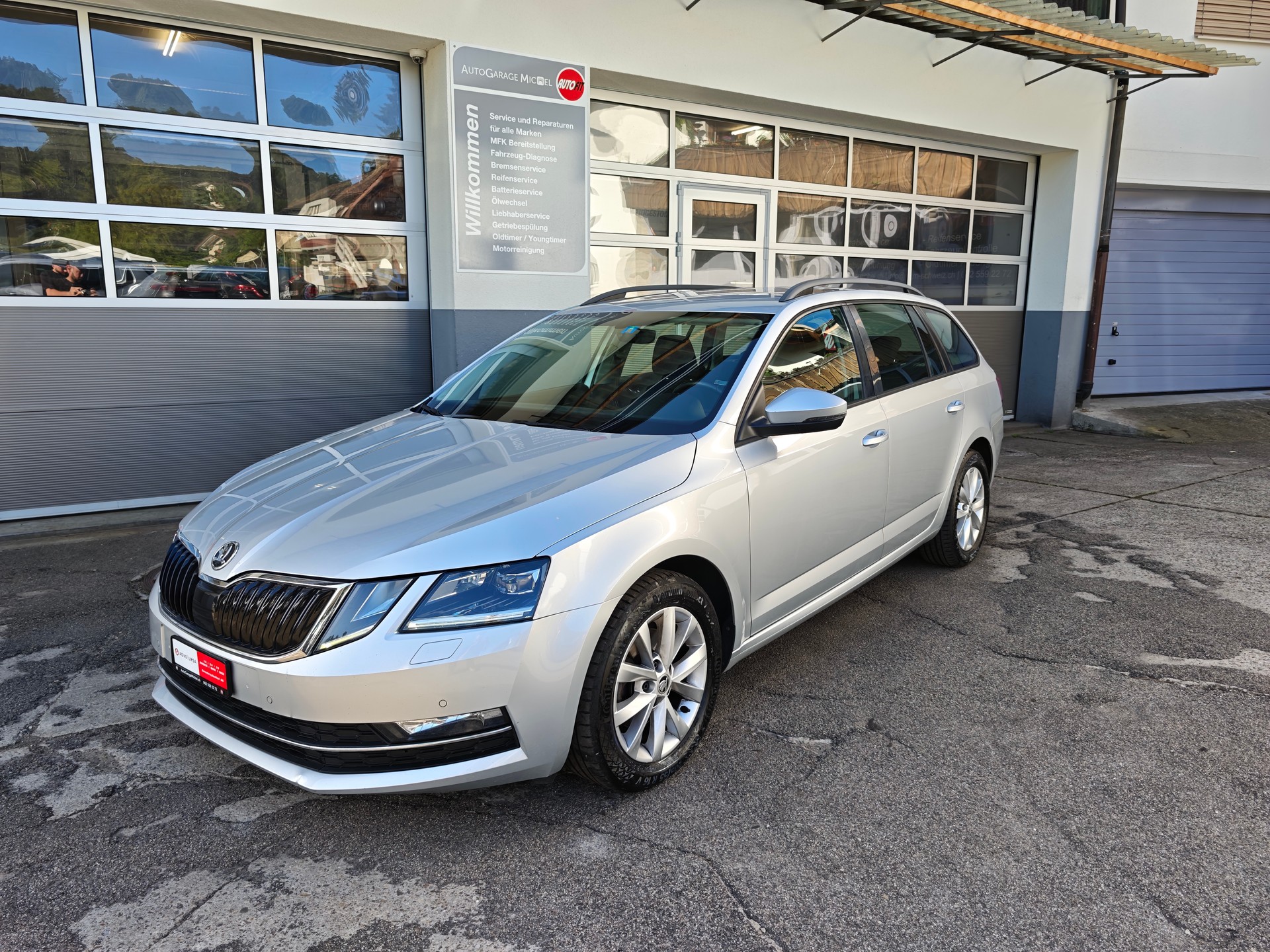 SKODA Octavia Combi 2.0 TDI Style DSG-showroom-element-1