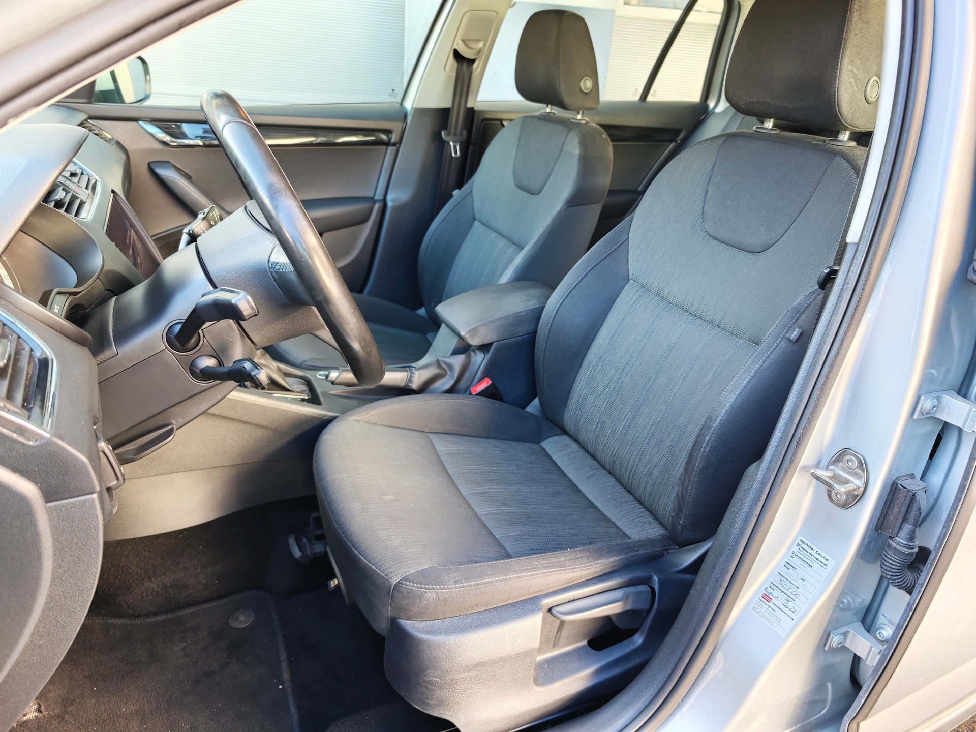SKODA Octavia Combi 2.0 TDI Style DSG-image-19