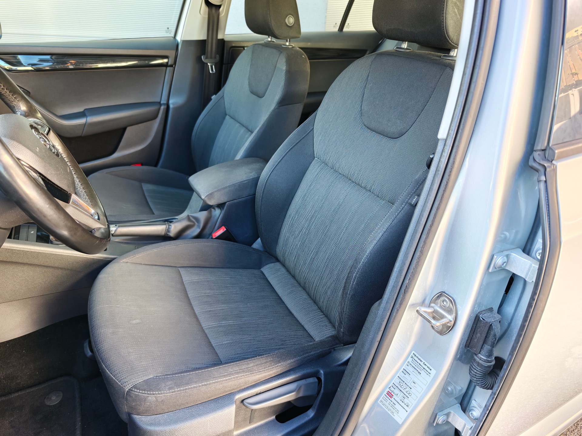 SKODA Octavia Combi 2.0 TDI Style DSG-image-20