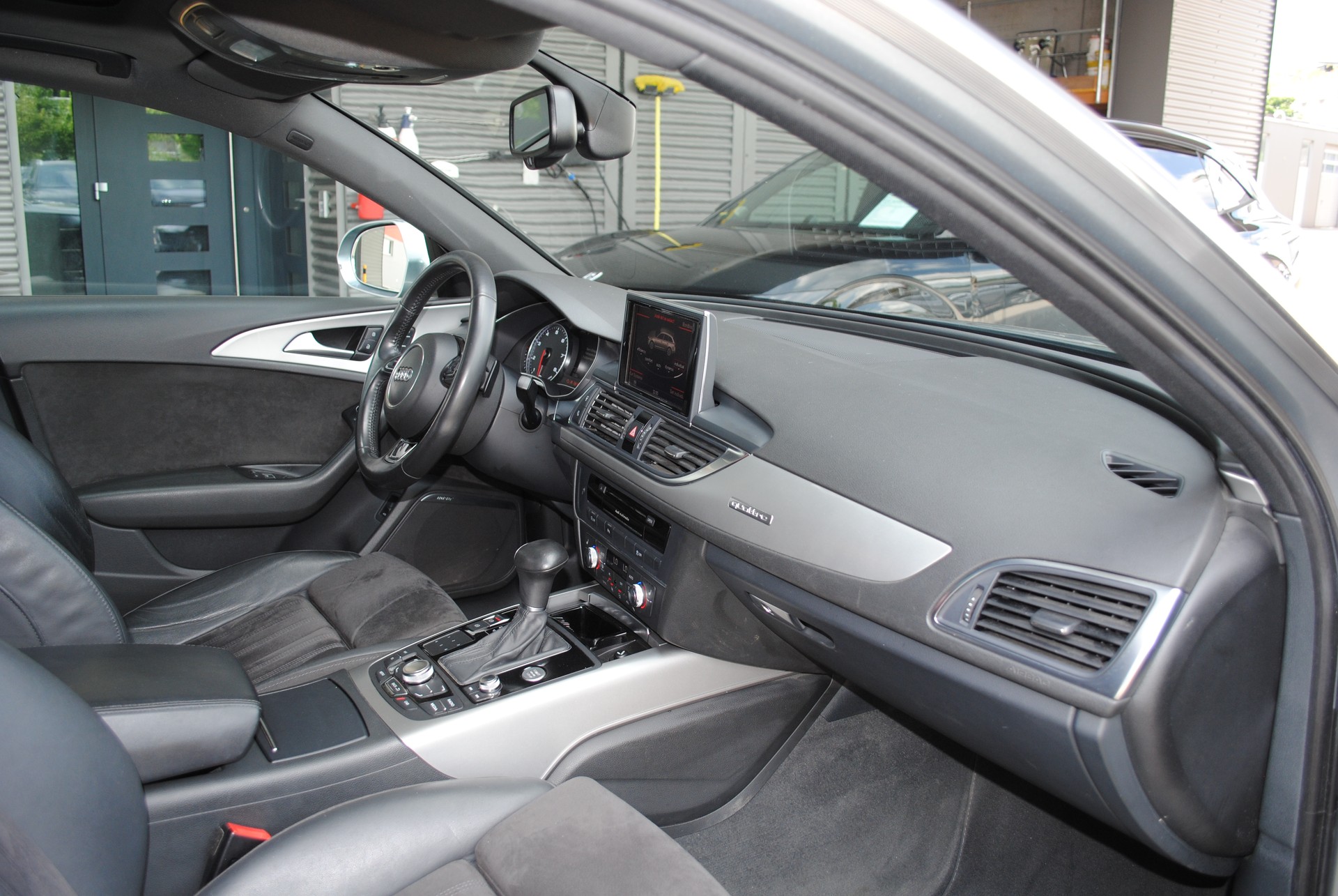 AUDI A6 Avant 3.0 TFSI V6 quattro S-tronic-image-12