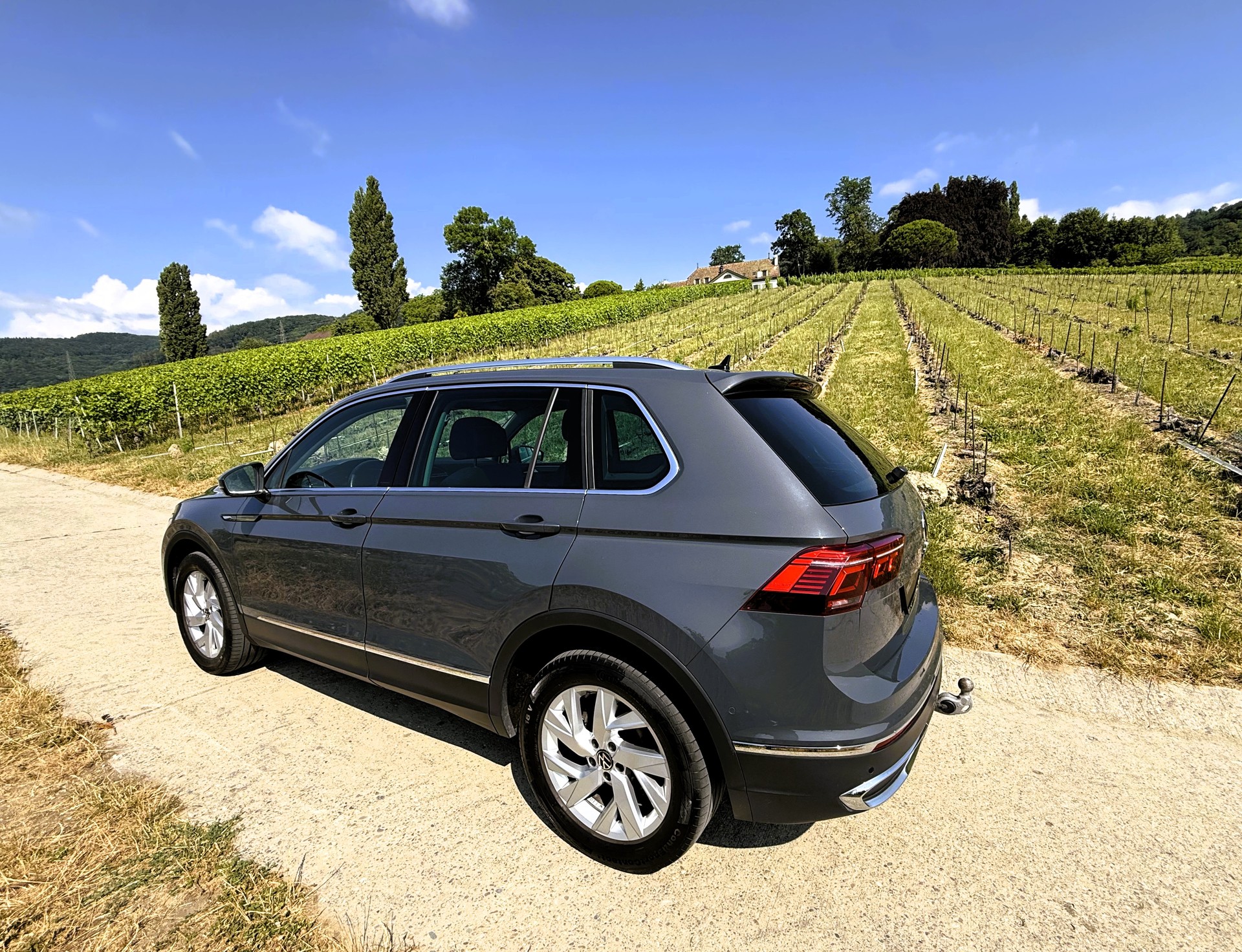 VW Tiguan 2.0 TDI SCR Elegance 4Motion DSG-image-5