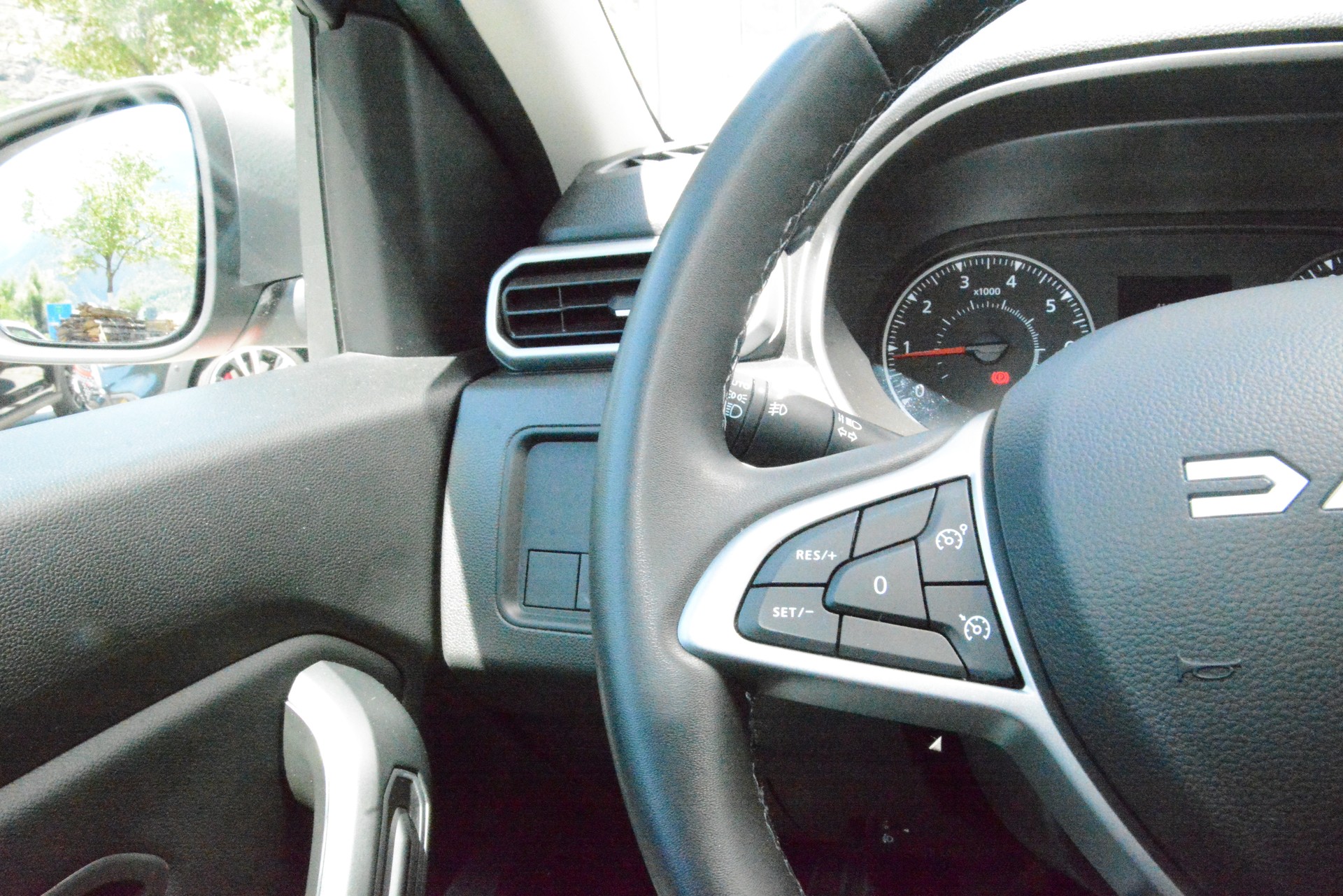 DACIA Duster TCe 150 Journey+ 4x4-image-13