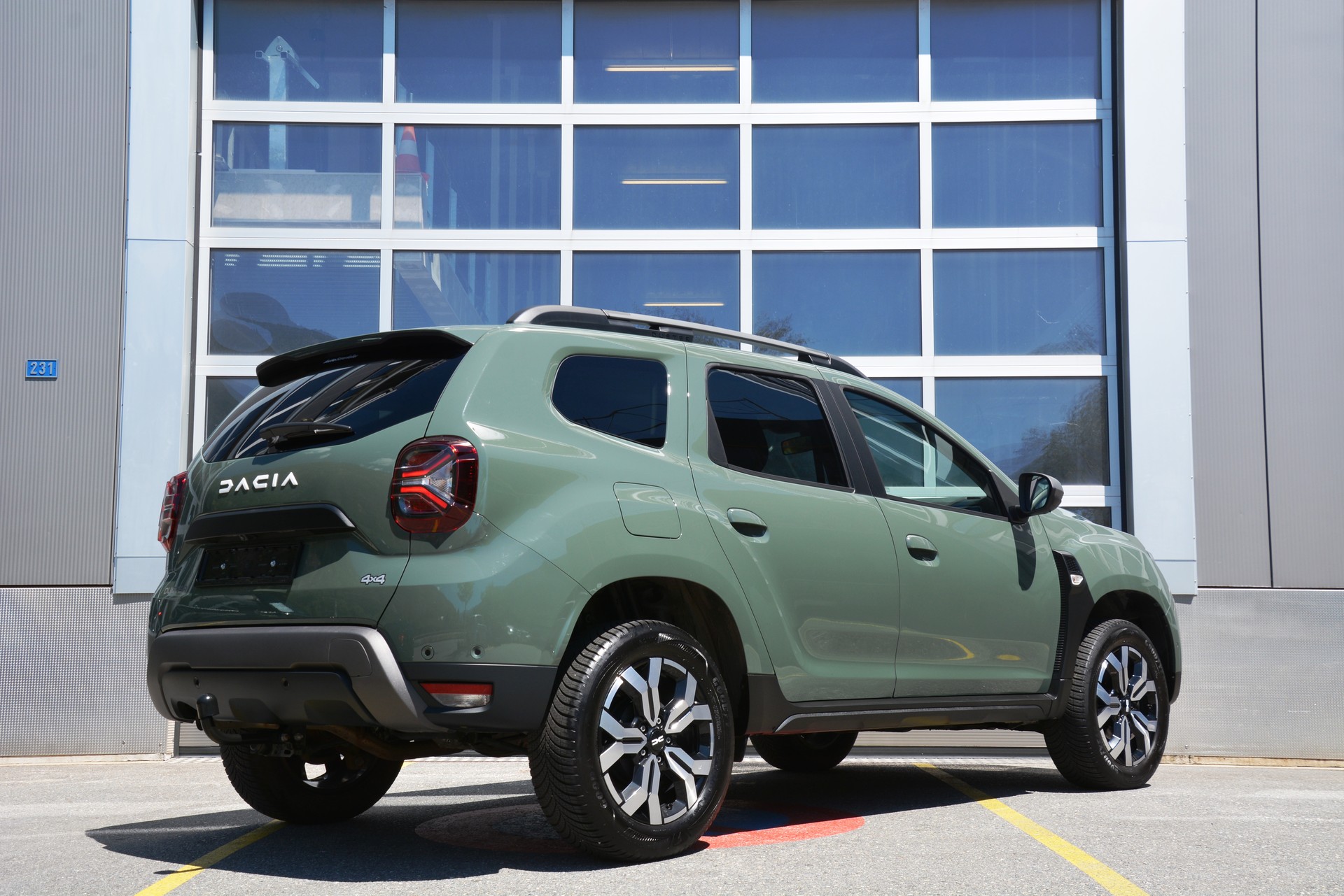 DACIA Duster TCe 150 Journey+ 4x4-image-1