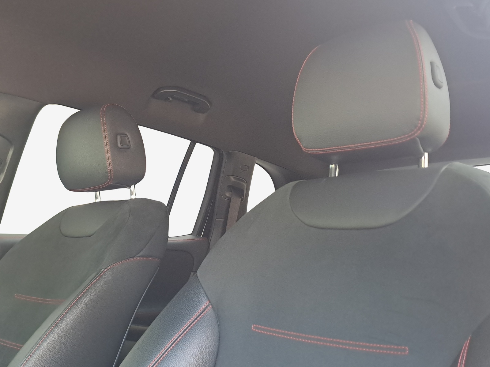 MERCEDES-BENZ GLB 200 AMG Line 7G-Tronic-image-15