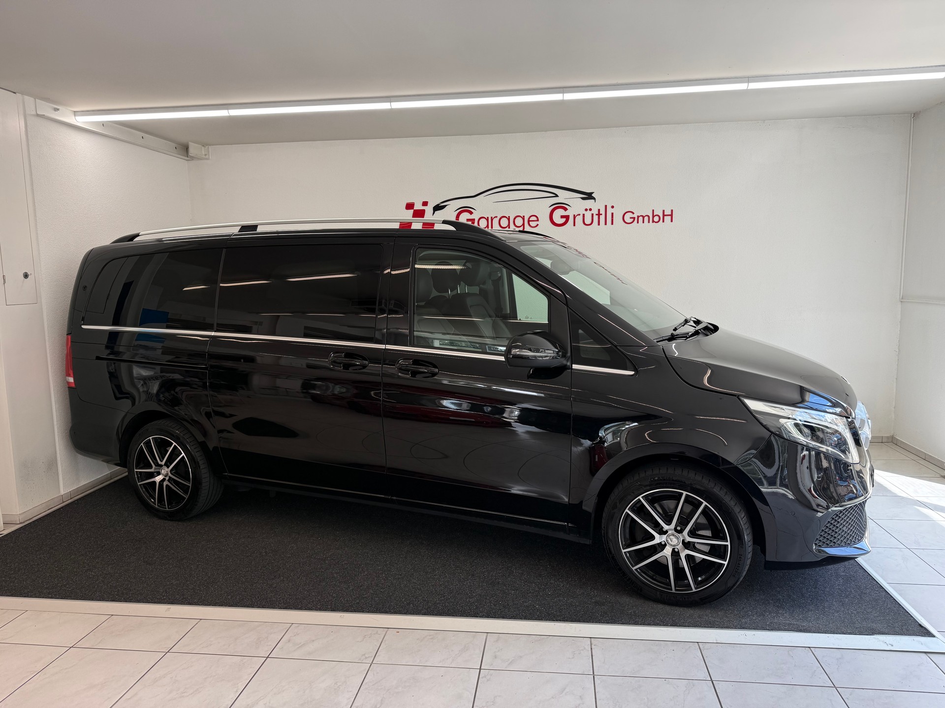 MERCEDES-BENZ V 250 d lang Van-showroom-element-1