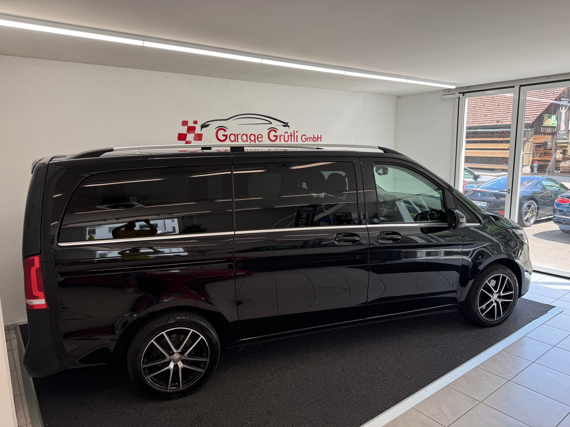 MERCEDES-BENZ V 250 d lang Van-showroom-element-2
