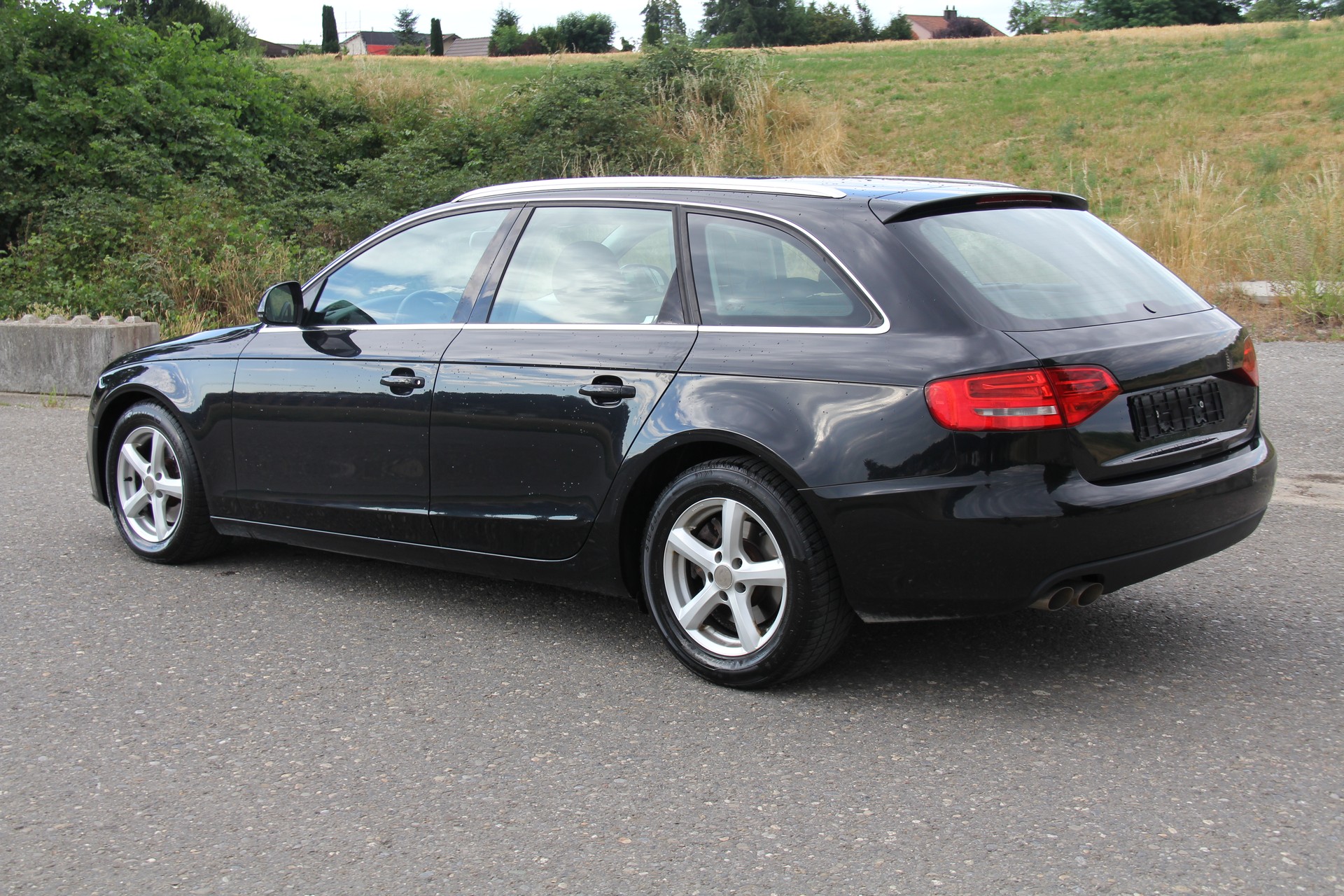 AUDI A4 Avant 2.0 TDI-image-6