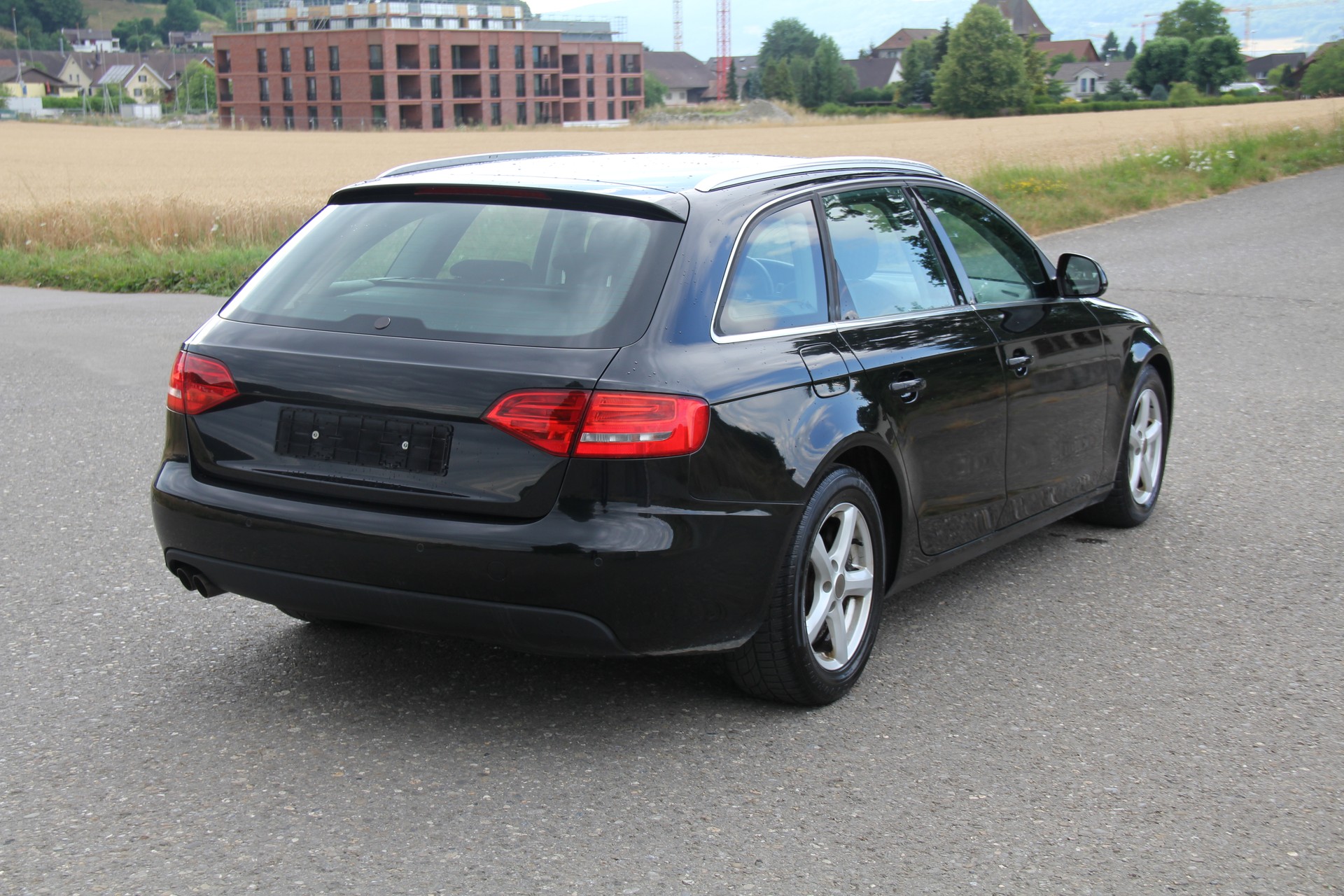 AUDI A4 Avant 2.0 TDI-image-5