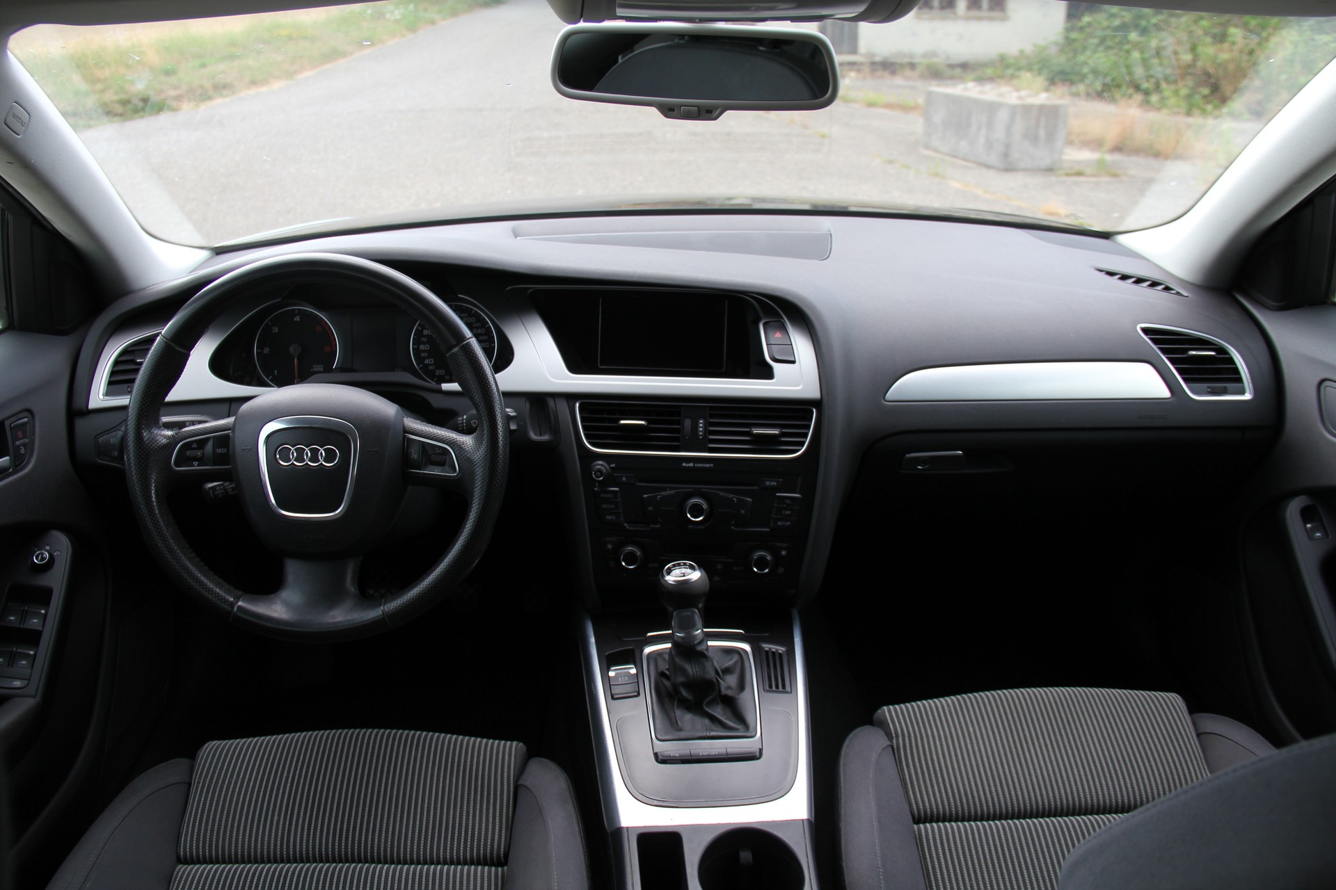 AUDI A4 Avant 2.0 TDI-image-9
