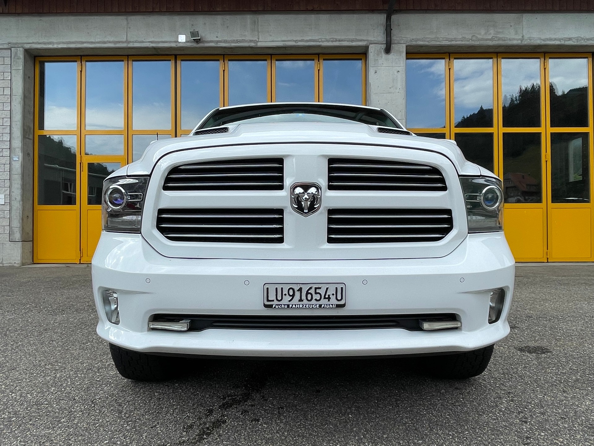 DODGE 1500 5.7 HEMI V8 Sport-image-9