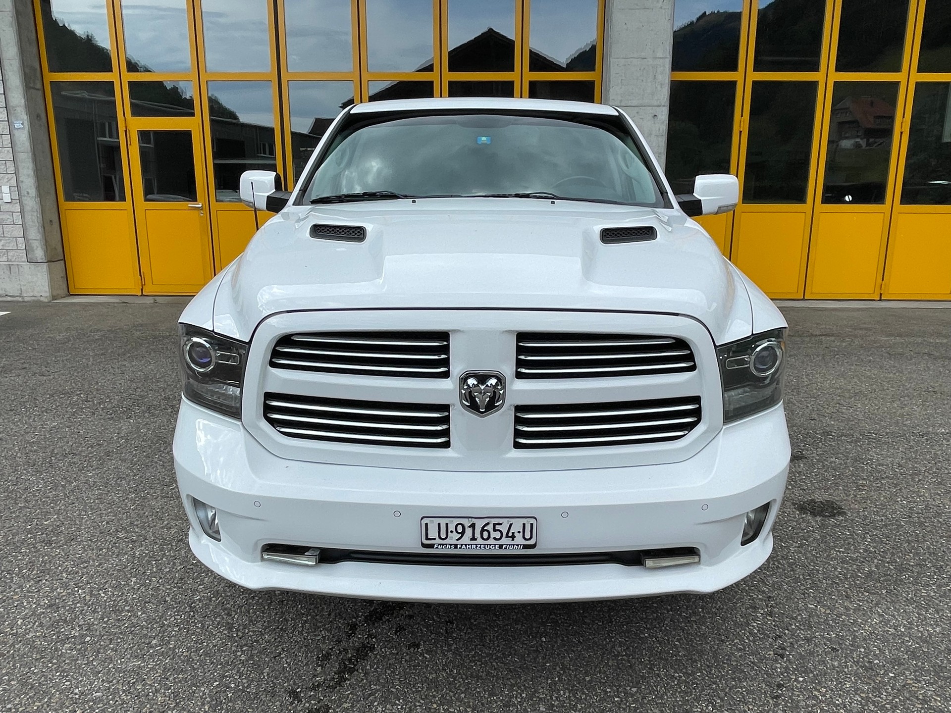 DODGE 1500 5.7 HEMI V8 Sport-image-10