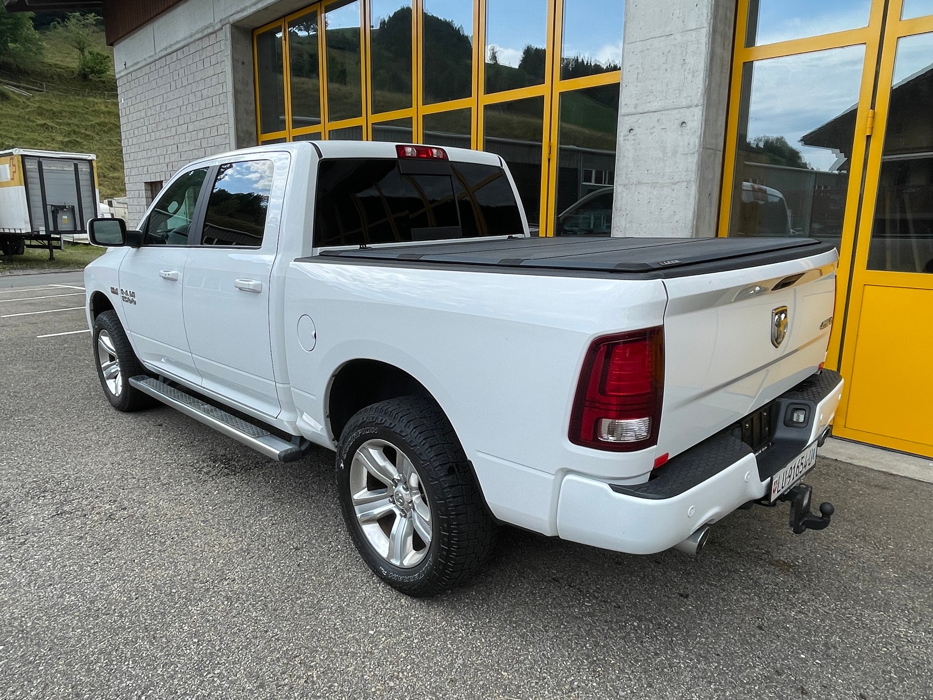 DODGE 1500 5.7 HEMI V8 Sport-image-2