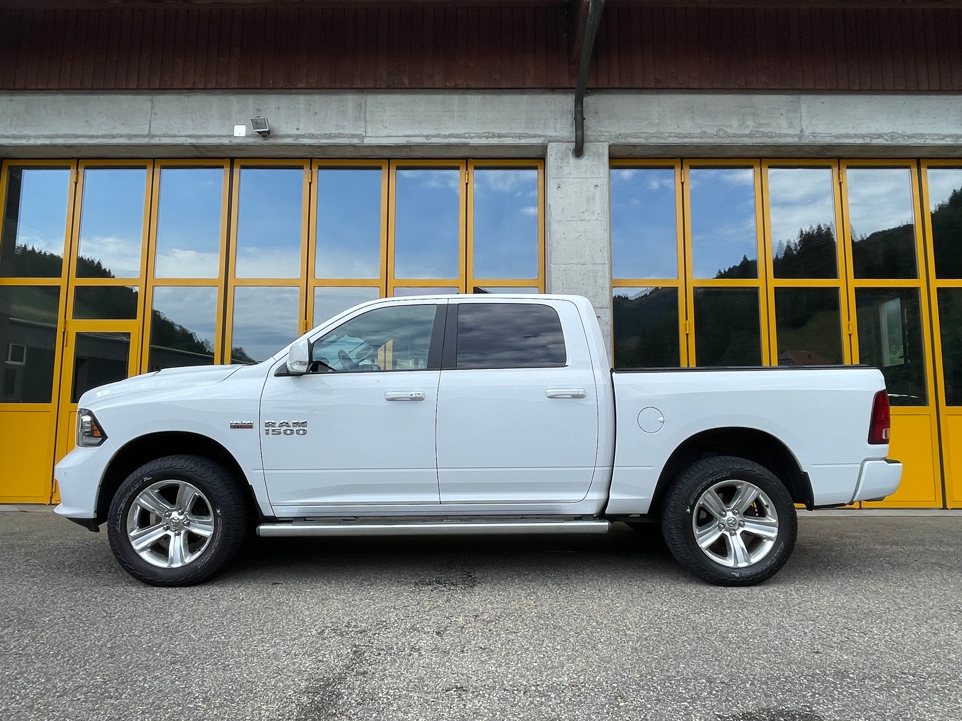 DODGE 1500 5.7 HEMI V8 Sport