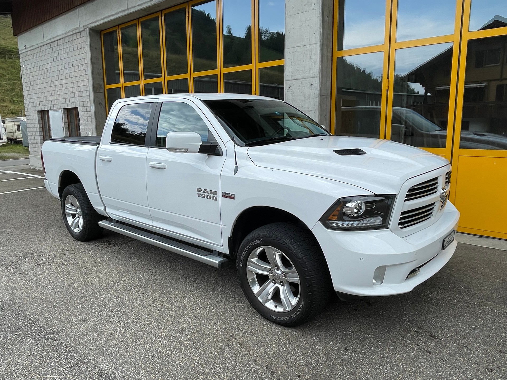 DODGE 1500 5.7 HEMI V8 Sport-image-8