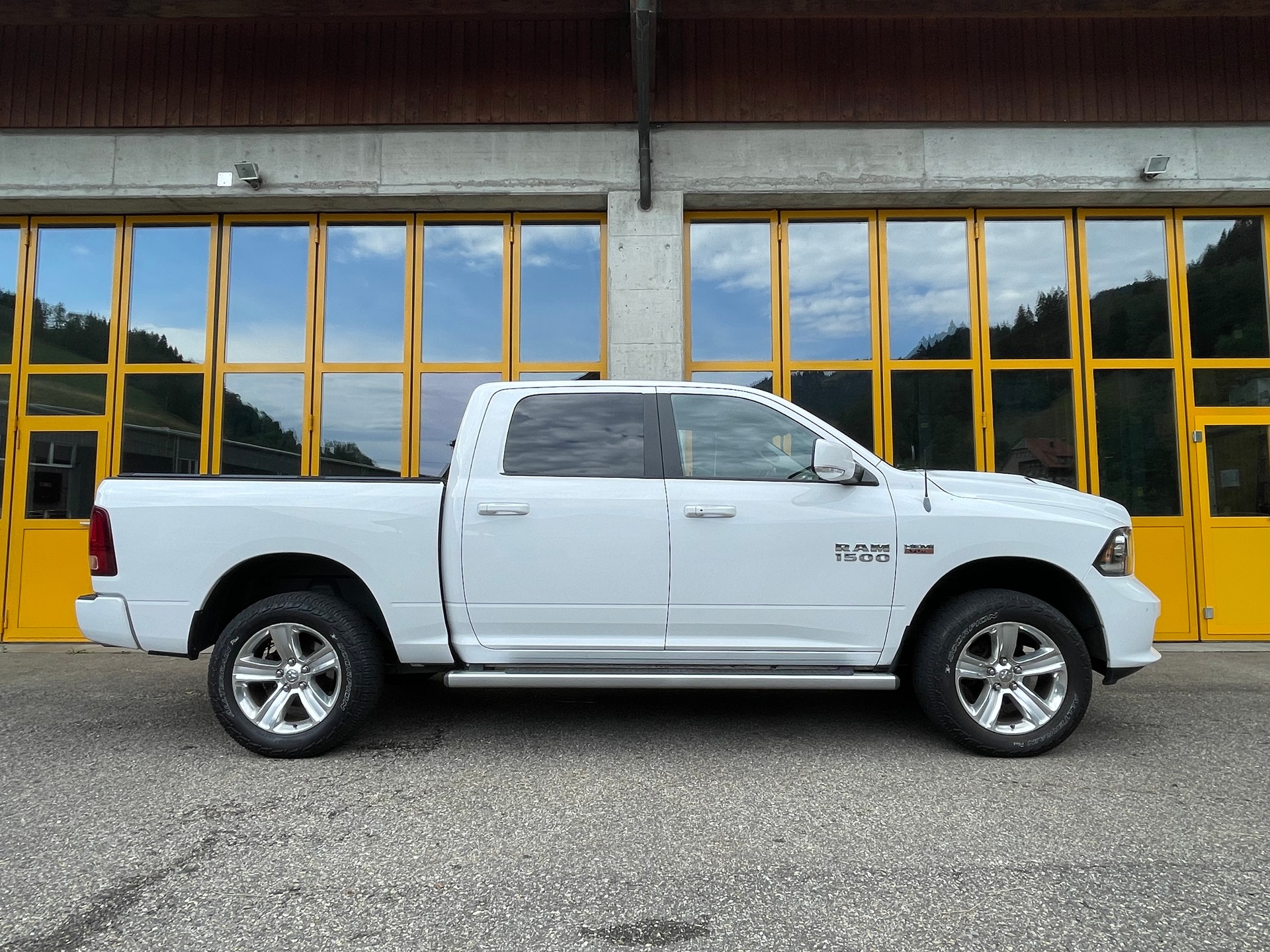 DODGE 1500 5.7 HEMI V8 Sport-image-7