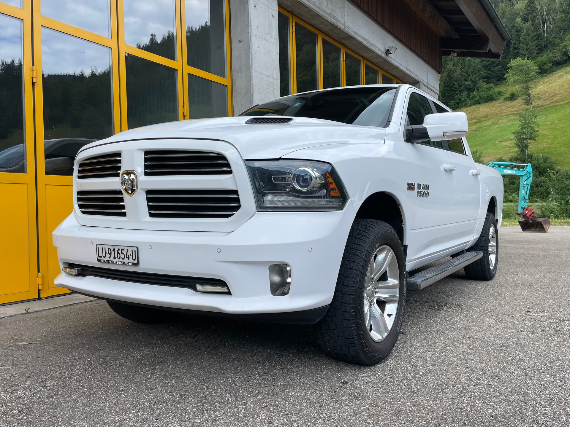 DODGE 1500 5.7 HEMI V8 Sport-image-1