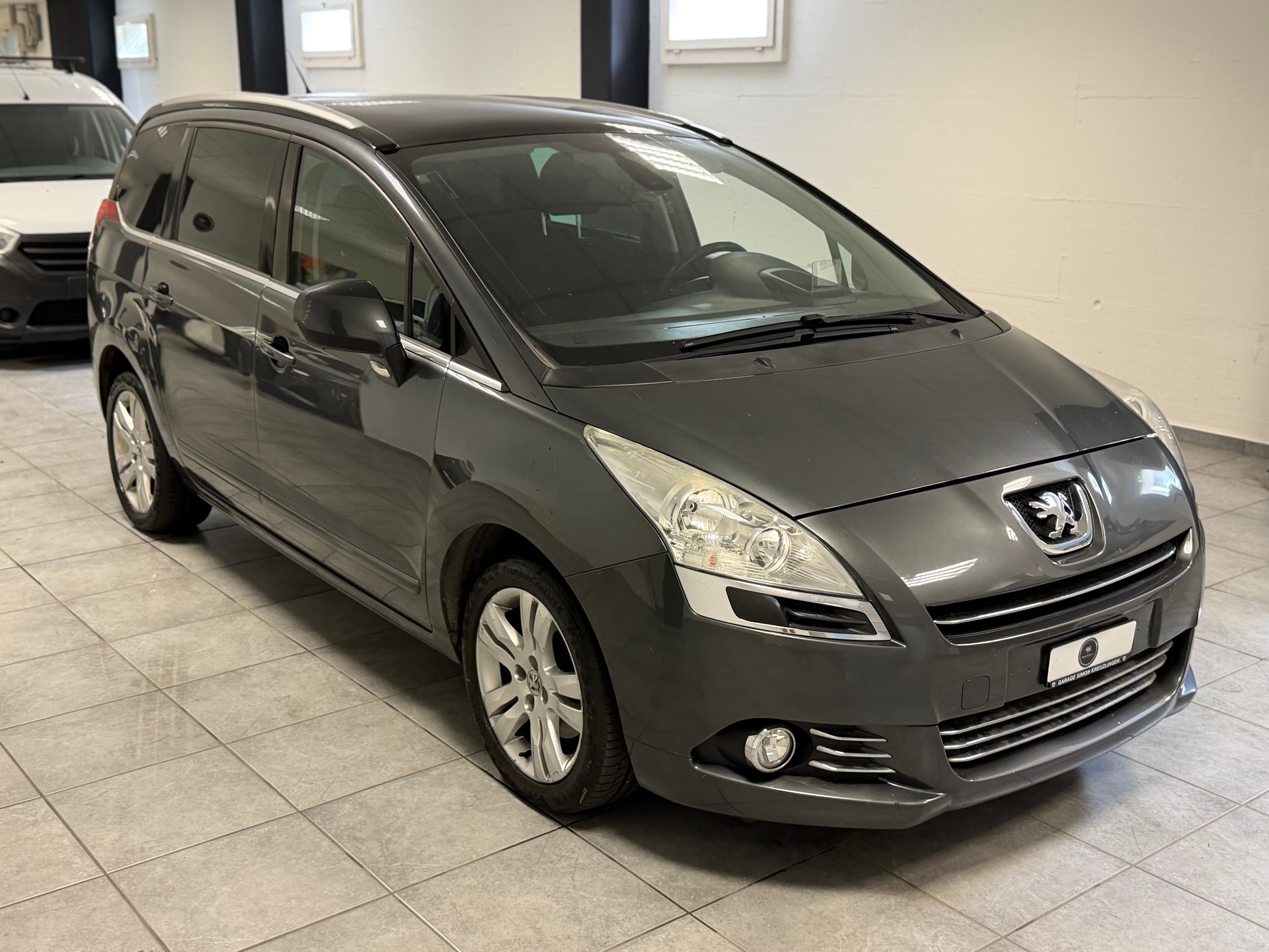 PEUGEOT 5008 1.6 16V T Sport Pack-image-4