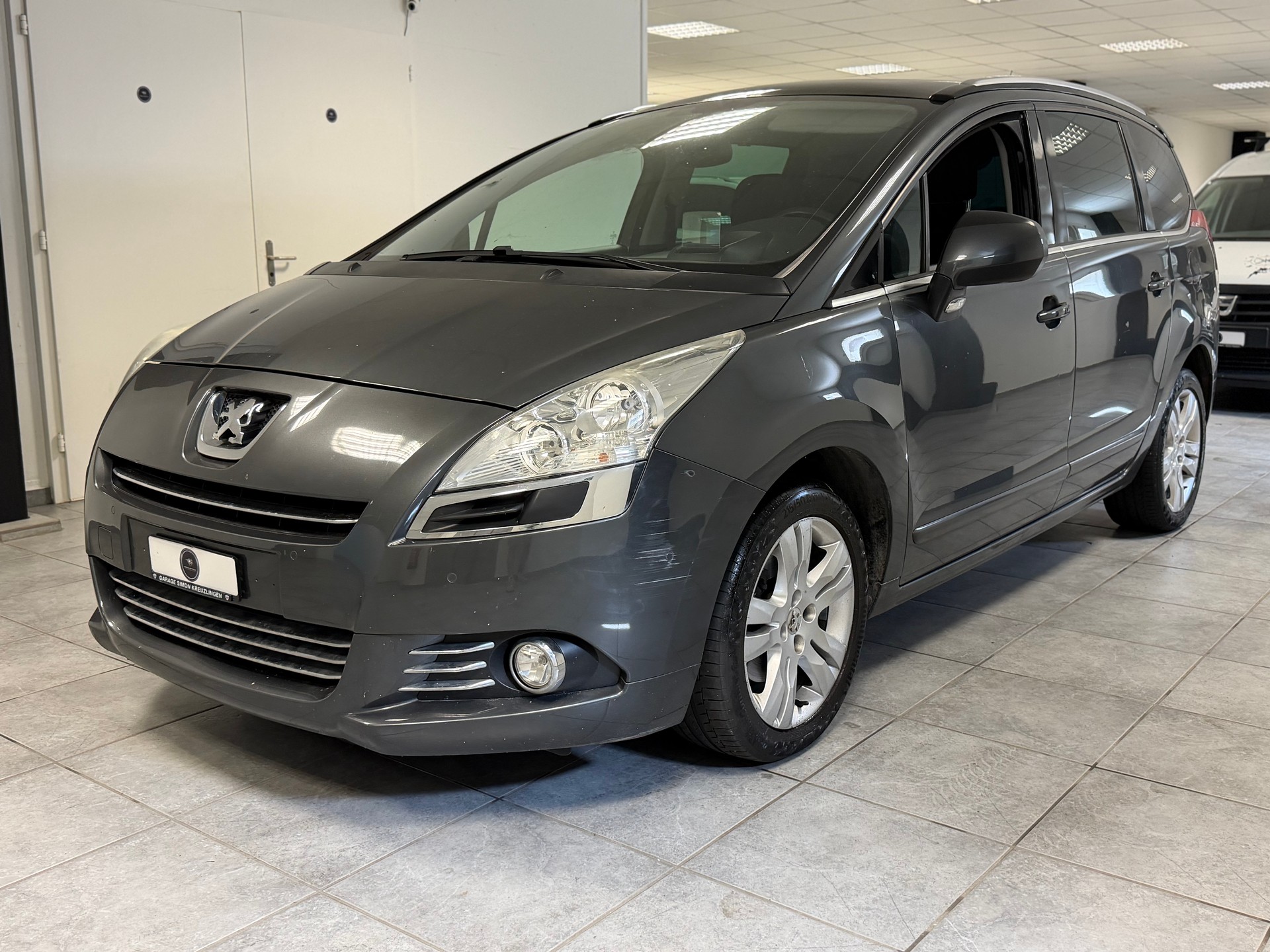 PEUGEOT 5008 1.6 16V T Sport Pack-showroom-element-1