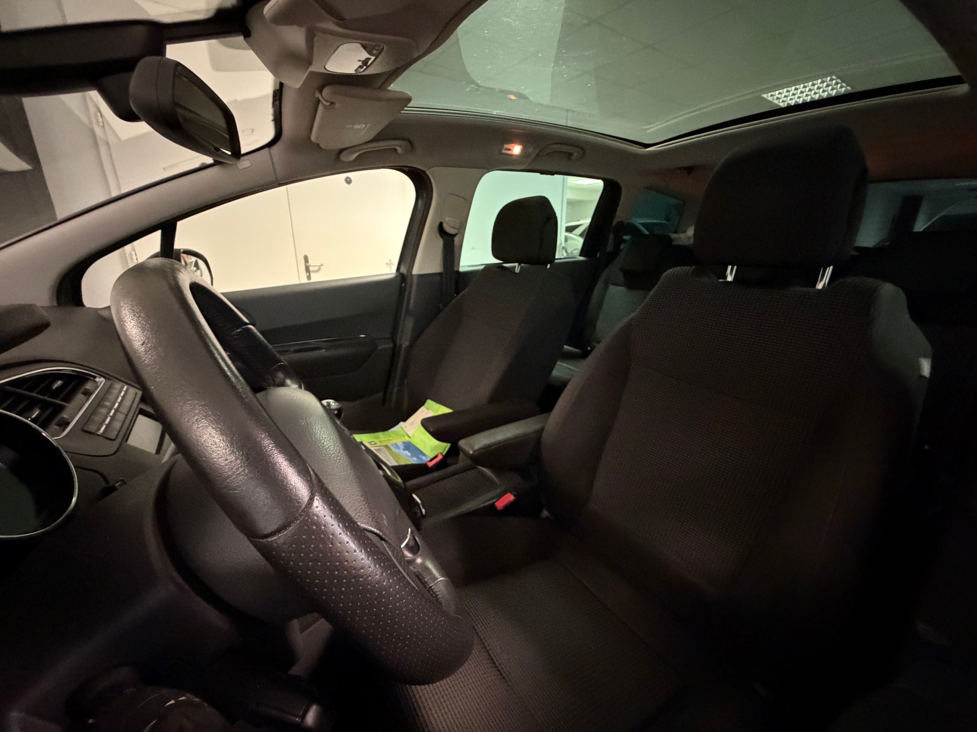 PEUGEOT 5008 1.6 16V T Sport Pack-image-17
