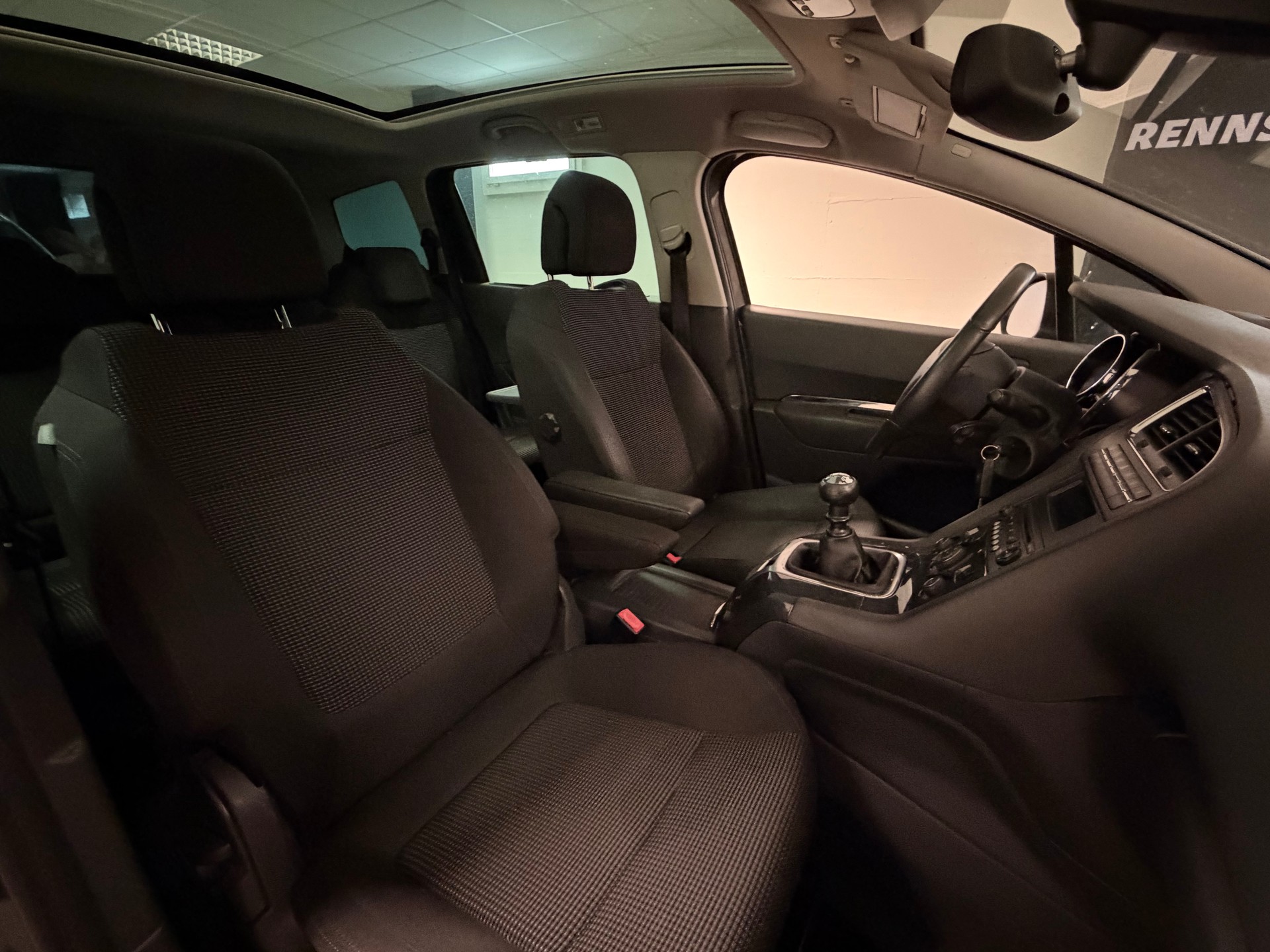 PEUGEOT 5008 1.6 16V T Sport Pack-image-19