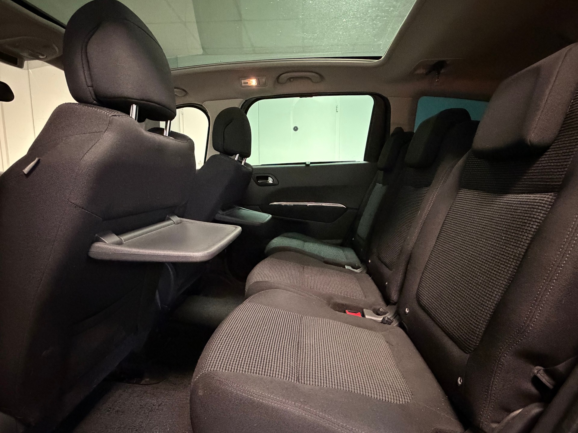 PEUGEOT 5008 1.6 16V T Sport Pack-image-21