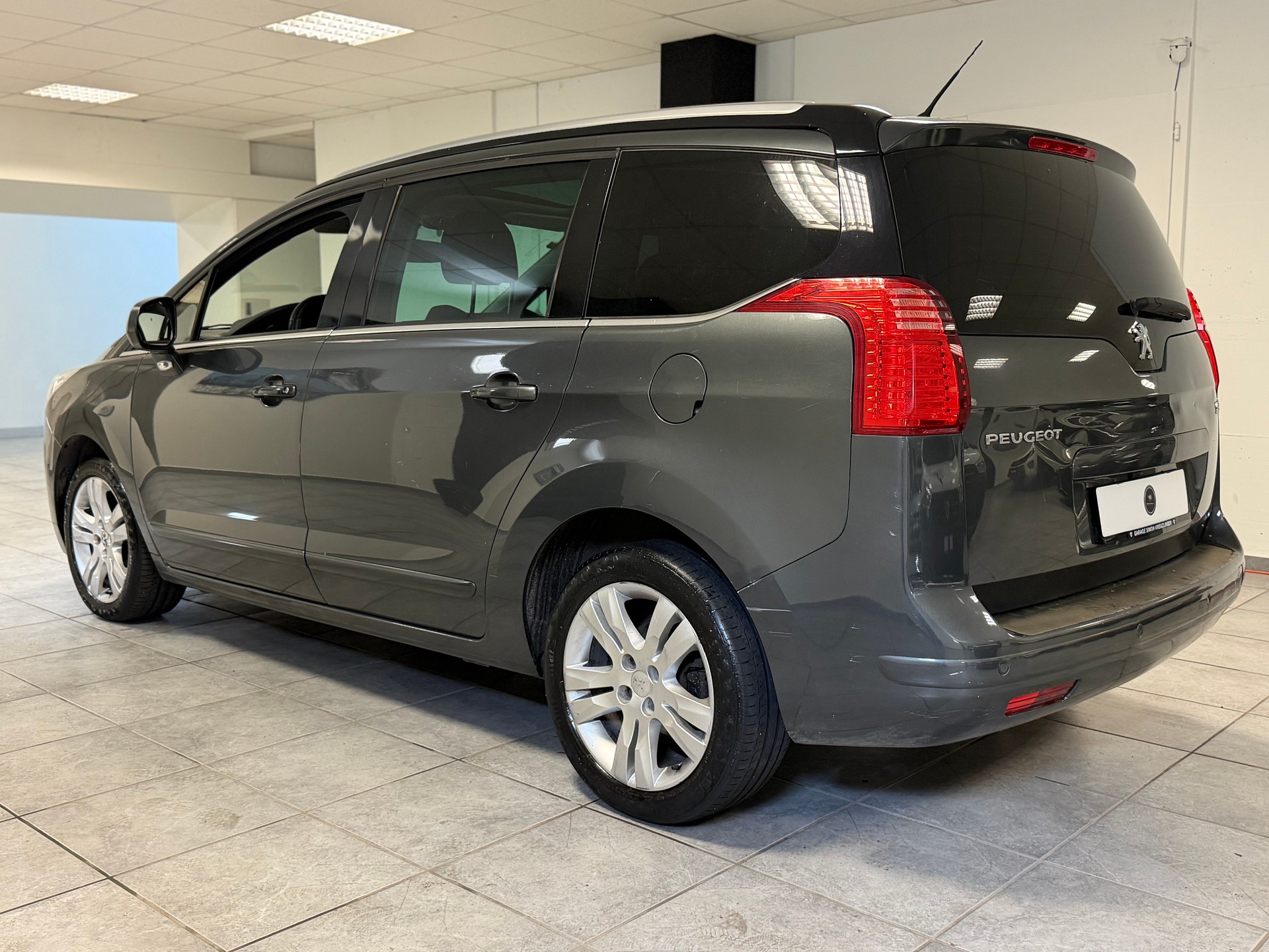 PEUGEOT 5008 1.6 16V T Sport Pack-image-7