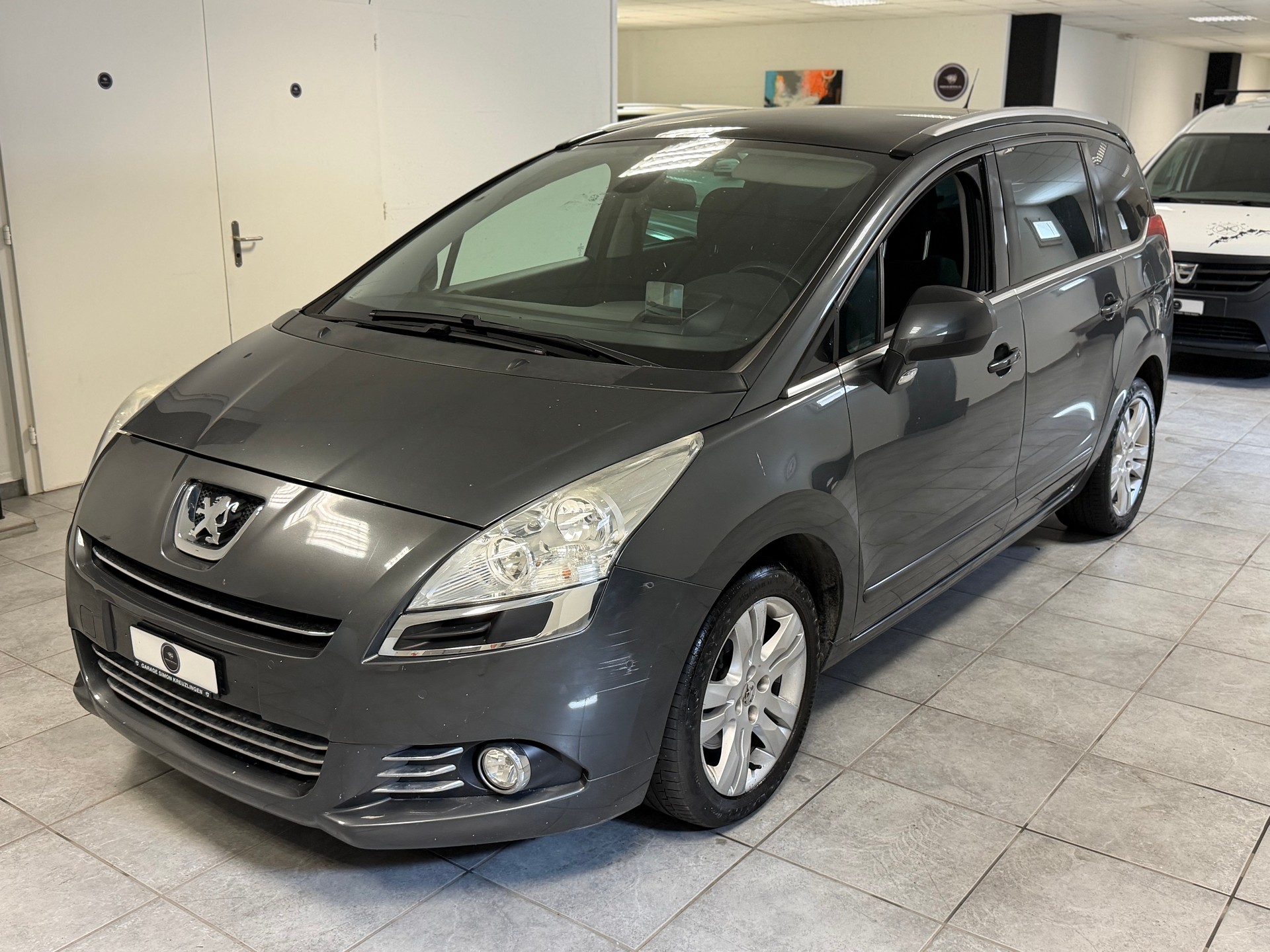 PEUGEOT 5008 1.6 16V T Sport Pack