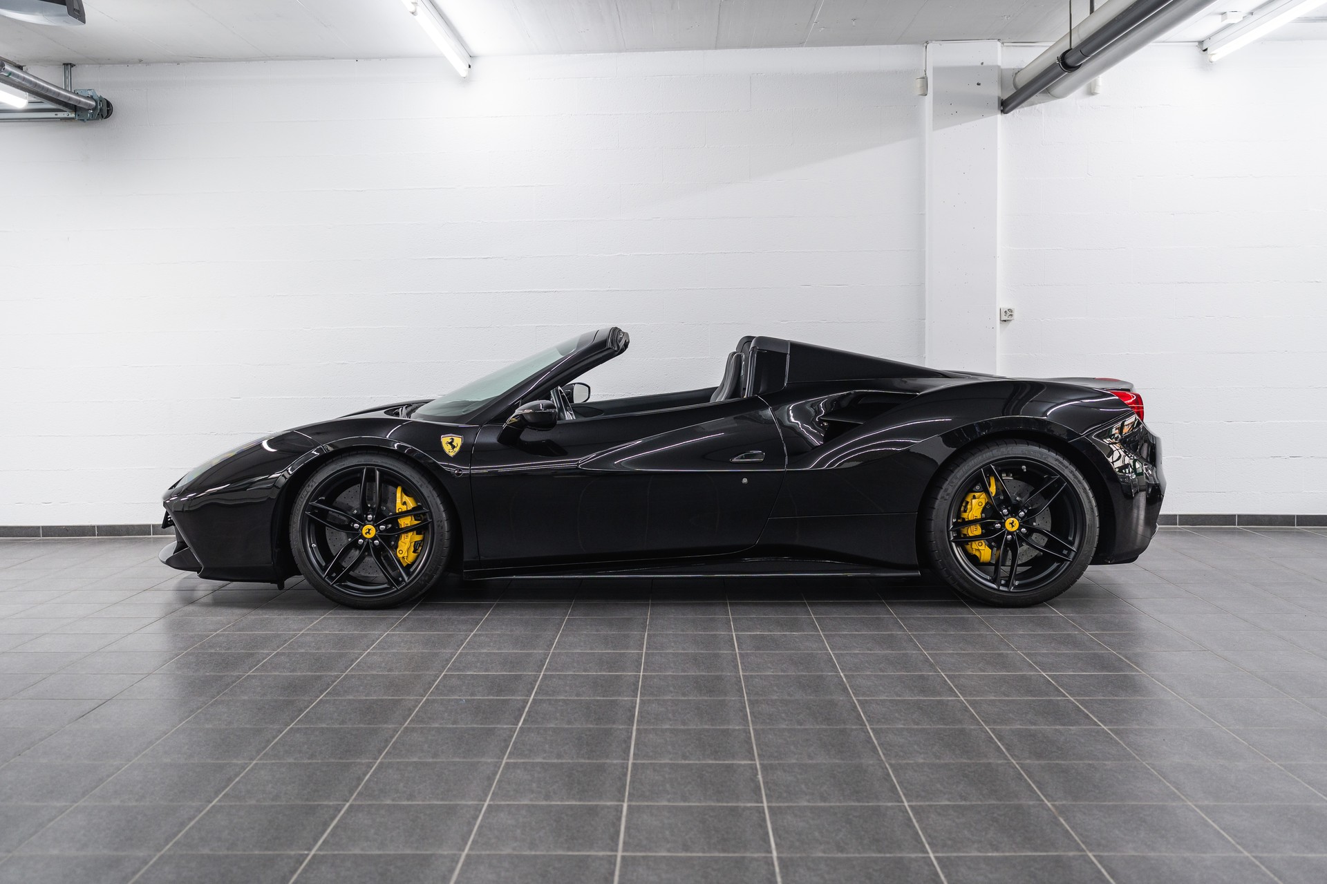 FERRARI 488 Spider 3.9 V8-showroom-element-3