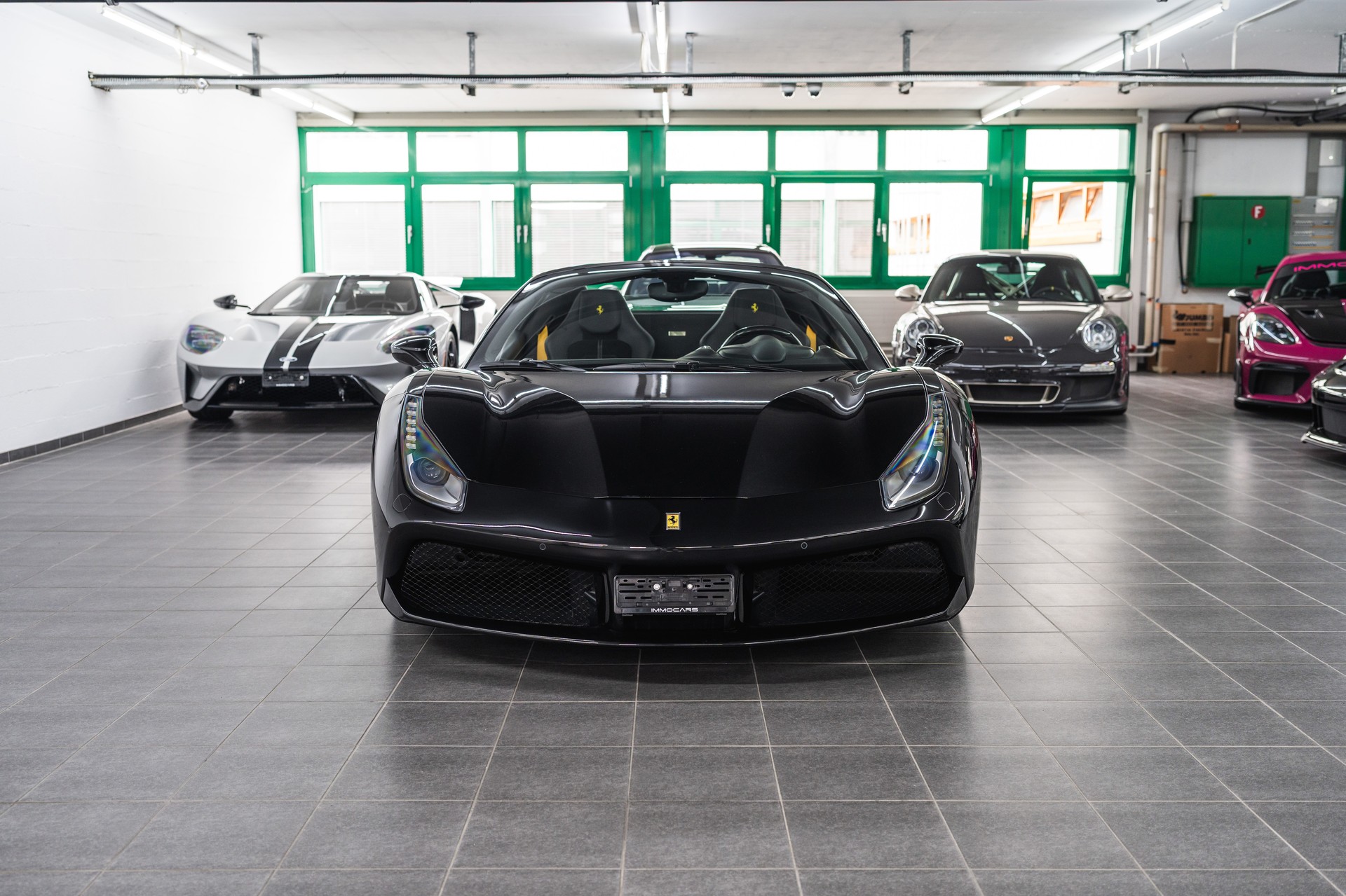 FERRARI 488 Spider 3.9 V8-showroom-element-1